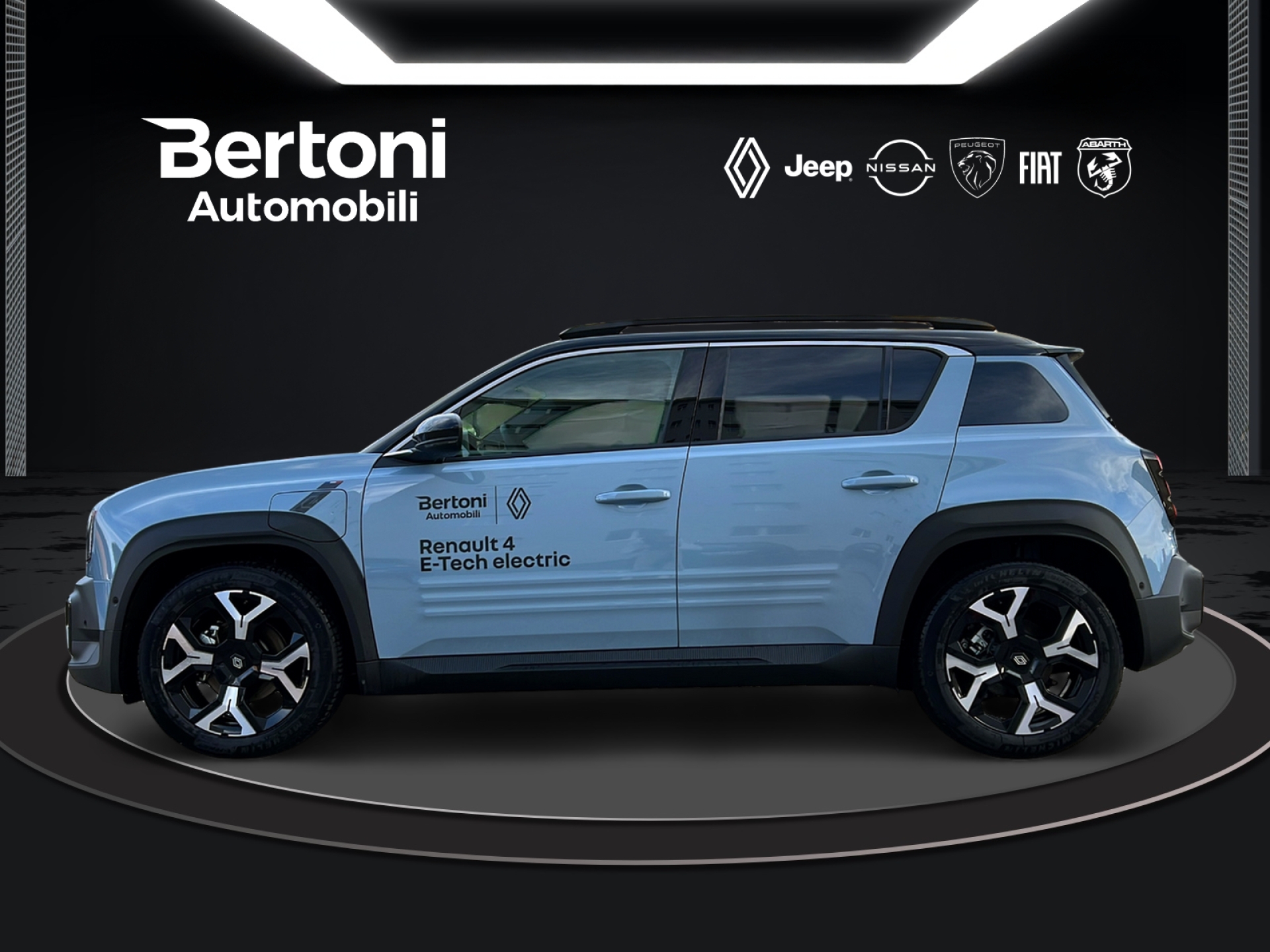RENAULT R4 E-Tech Comfort Range techno-showroom-element-2