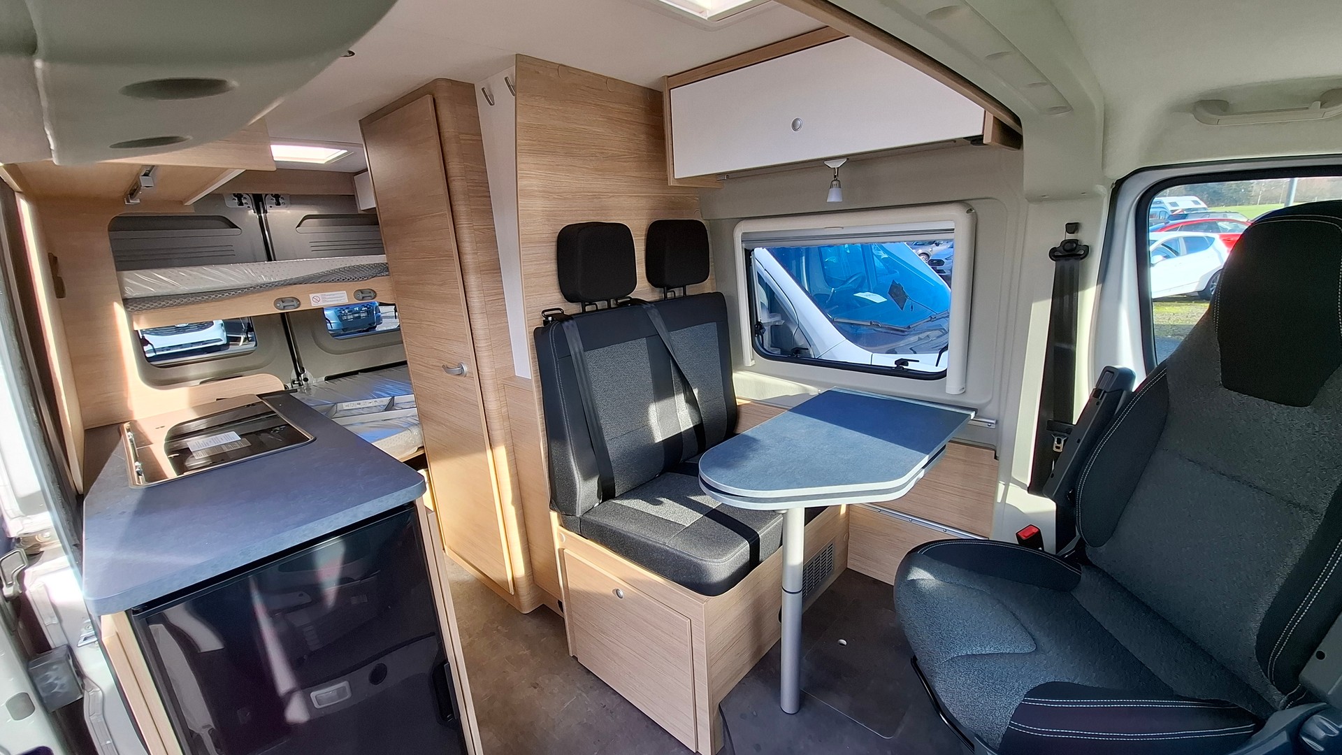 ROADCAR R601 Automatique 4 places (chauffage diesel, lits superposés)-image-4