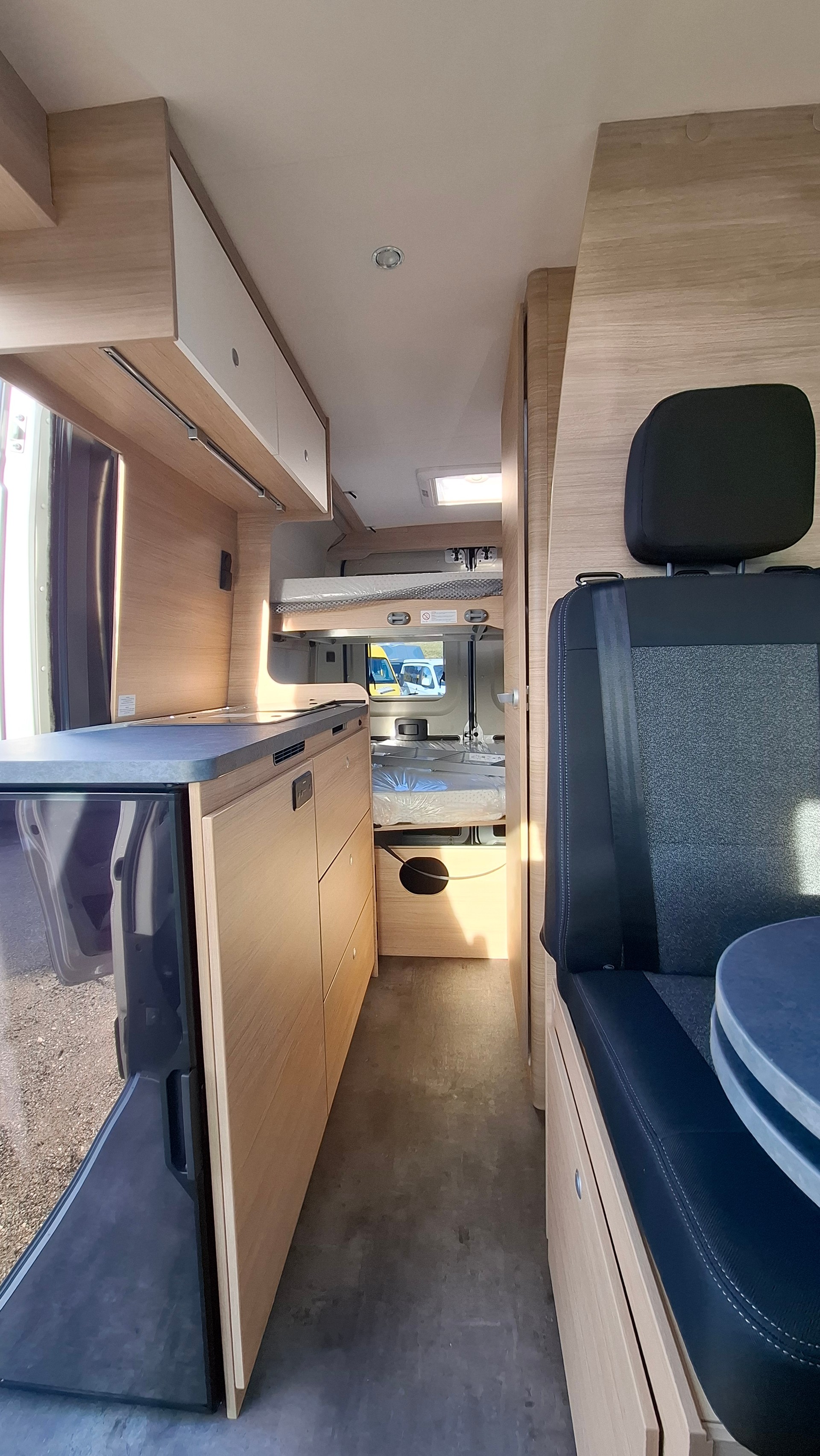 ROADCAR R601 Automatique 4 places (chauffage diesel, lits superposés)-image-5