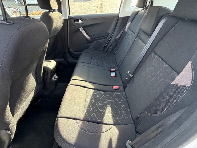 PEUGEOT 2008 1.2 PureTech Active-image-8