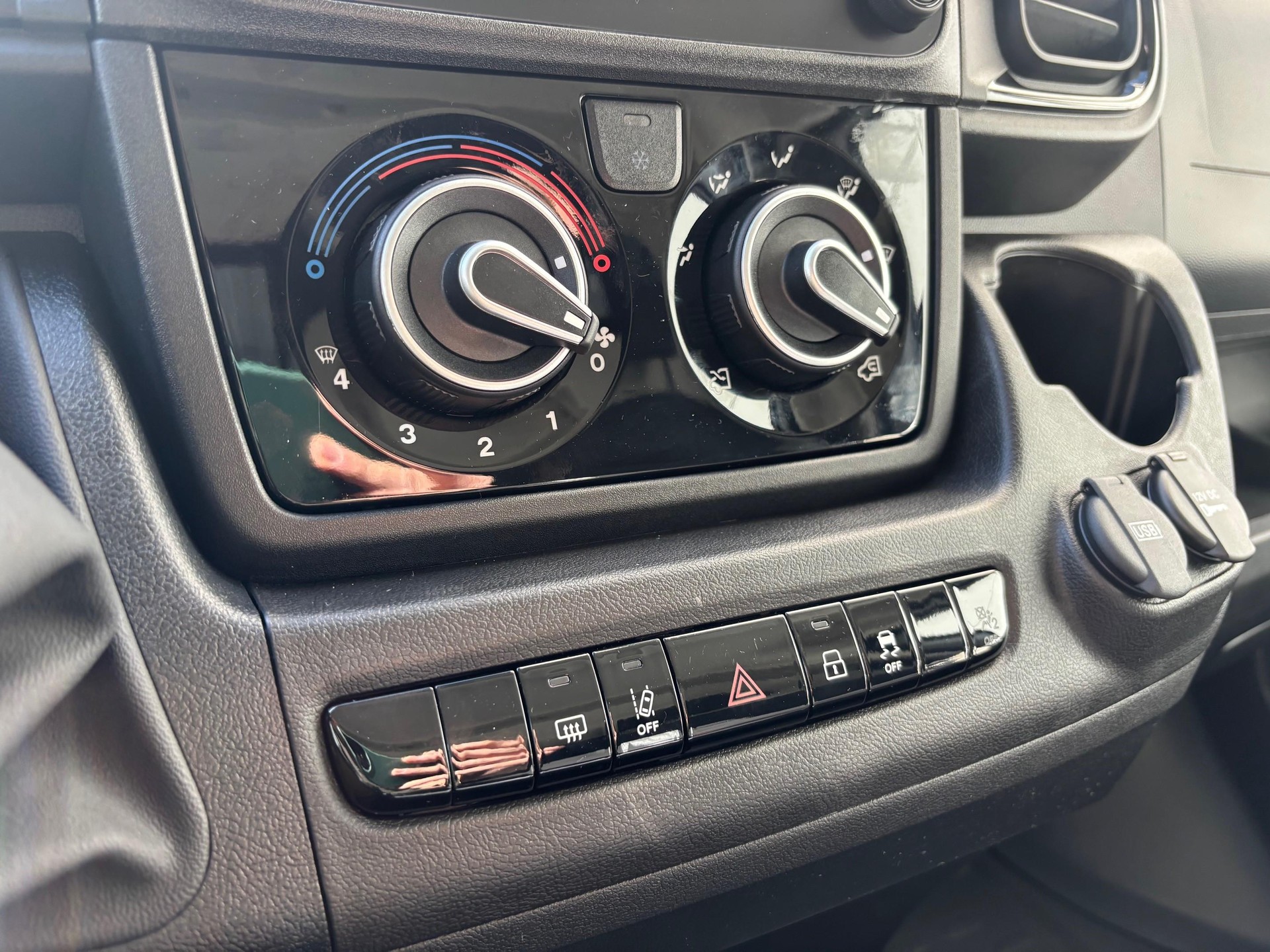 CITROEN Jumper Kaw. 35 L2H2 2.2 BlueHDi 140 First S/S-image-3