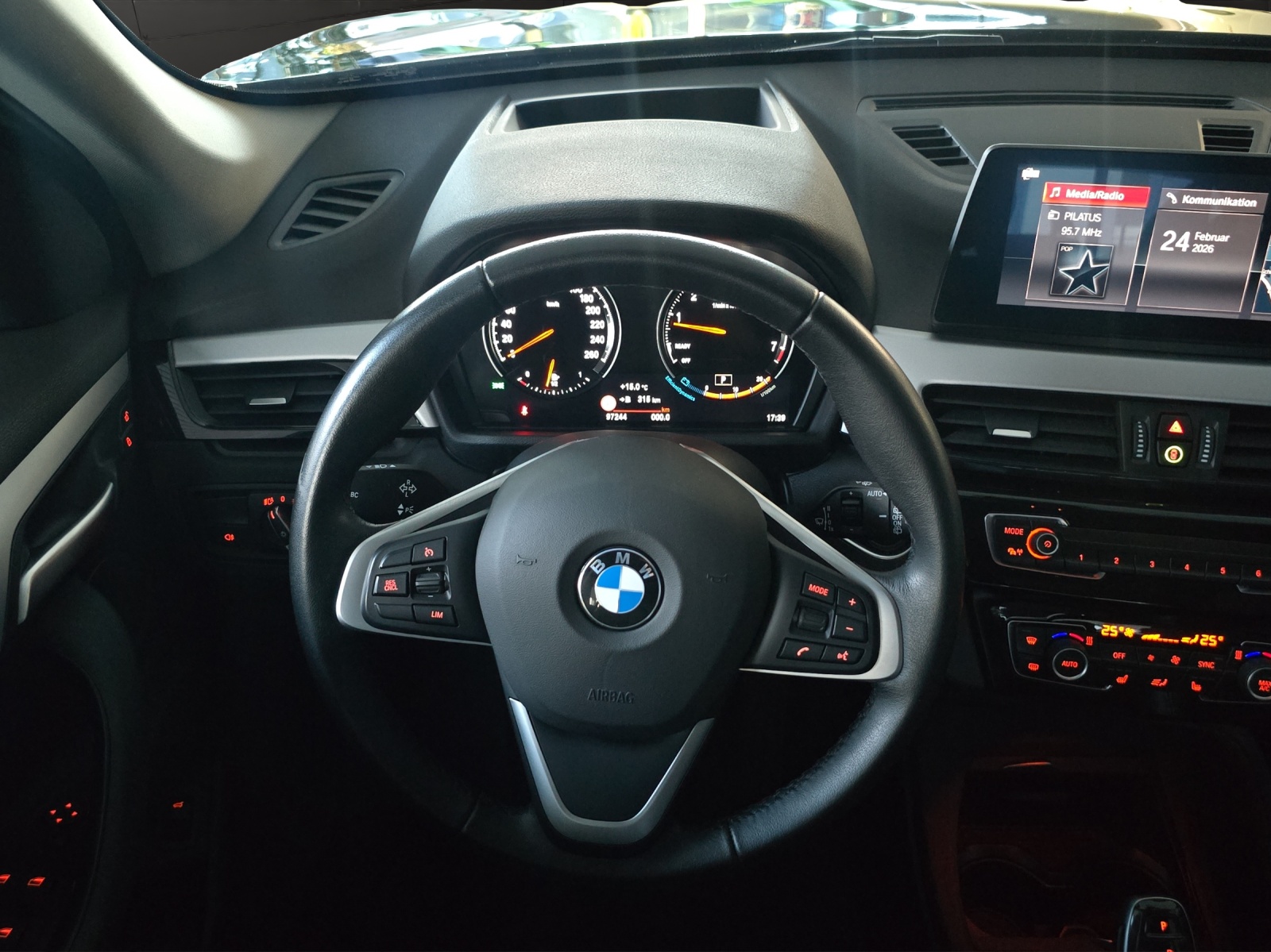 BMW X1 xDrive 20i Steptronic-image-9