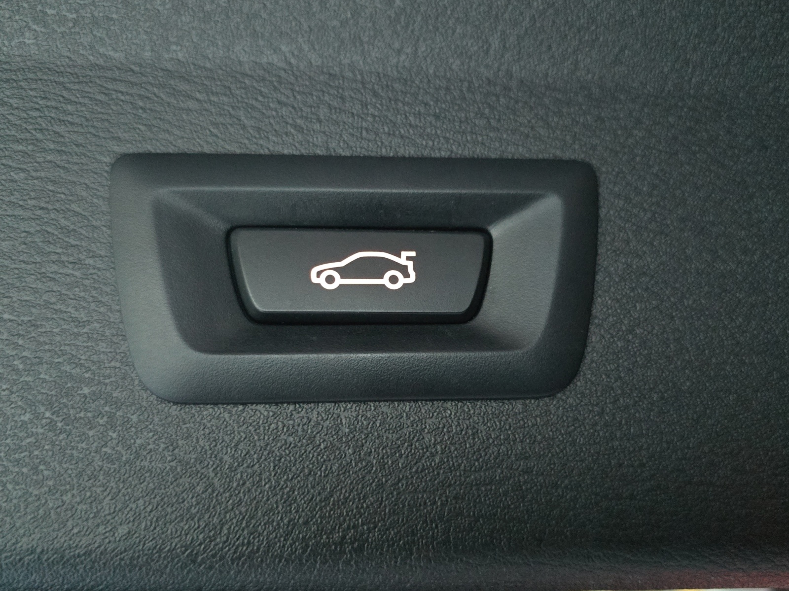 BMW X1 xDrive 20i Steptronic-image-16
