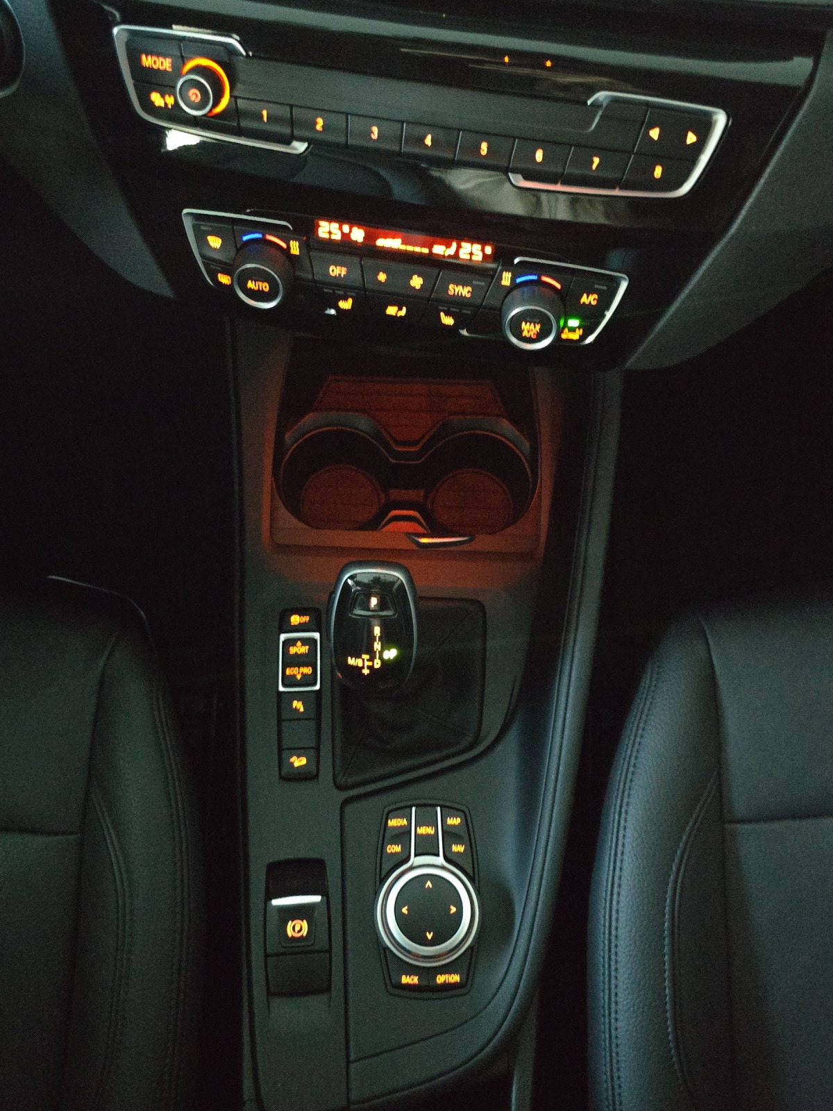 BMW X1 xDrive 20i Steptronic-image-17