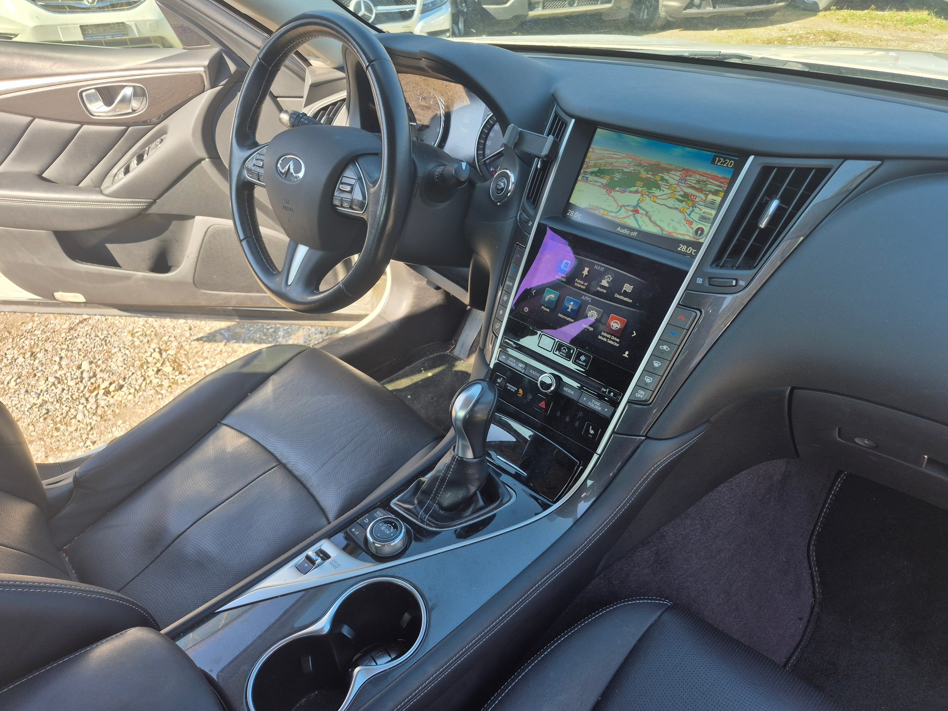 INFINITI Q50 2.2d Premium Automatic-image-6