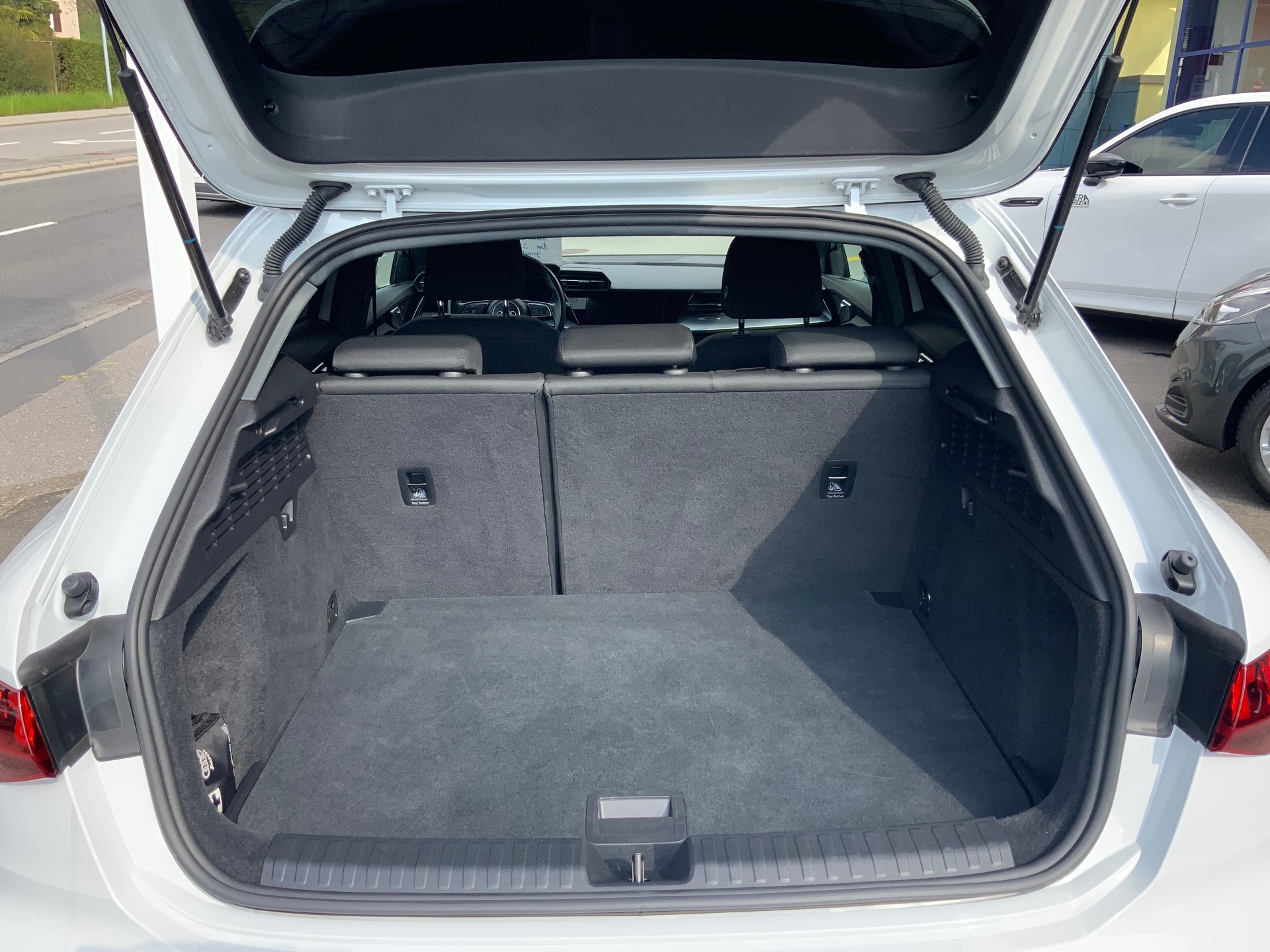 AUDI A3 Sportback 40 TFSI e S line S-tronic-image-11