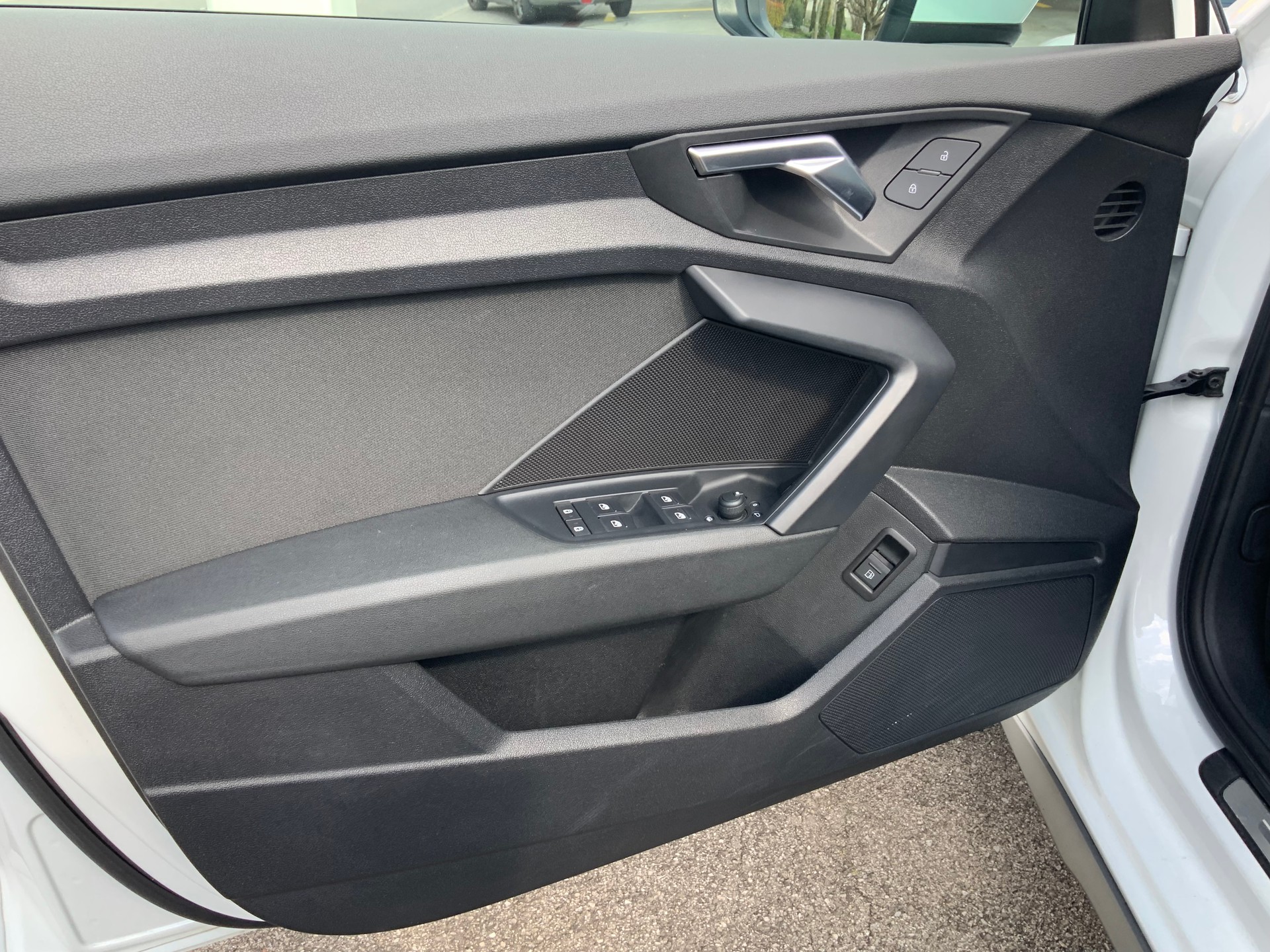 AUDI A3 Sportback 40 TFSI e S line S-tronic-image-8