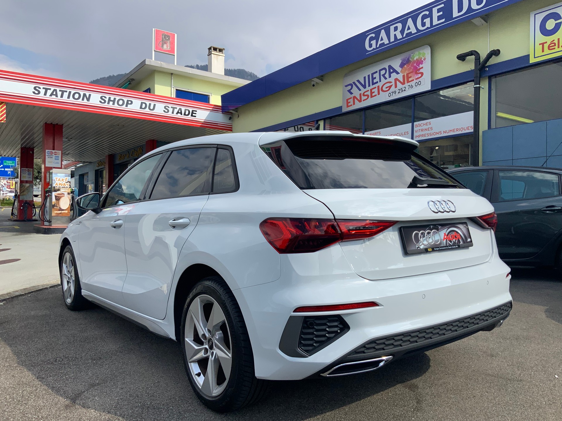 AUDI A3 Sportback 40 TFSI e S line S-tronic-image-12