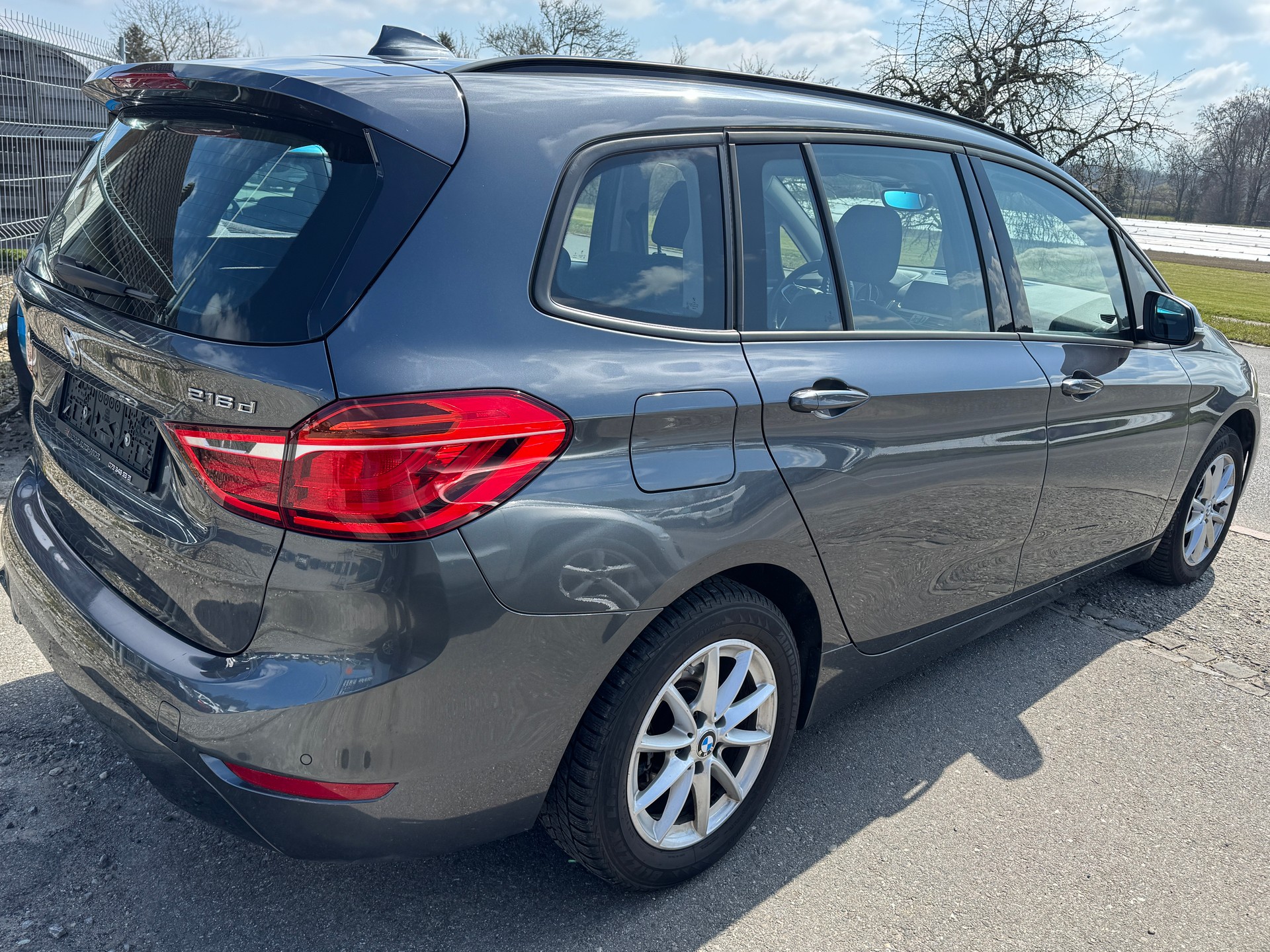 BMW 216d Gran Tourer DKG Sport Line-image-2