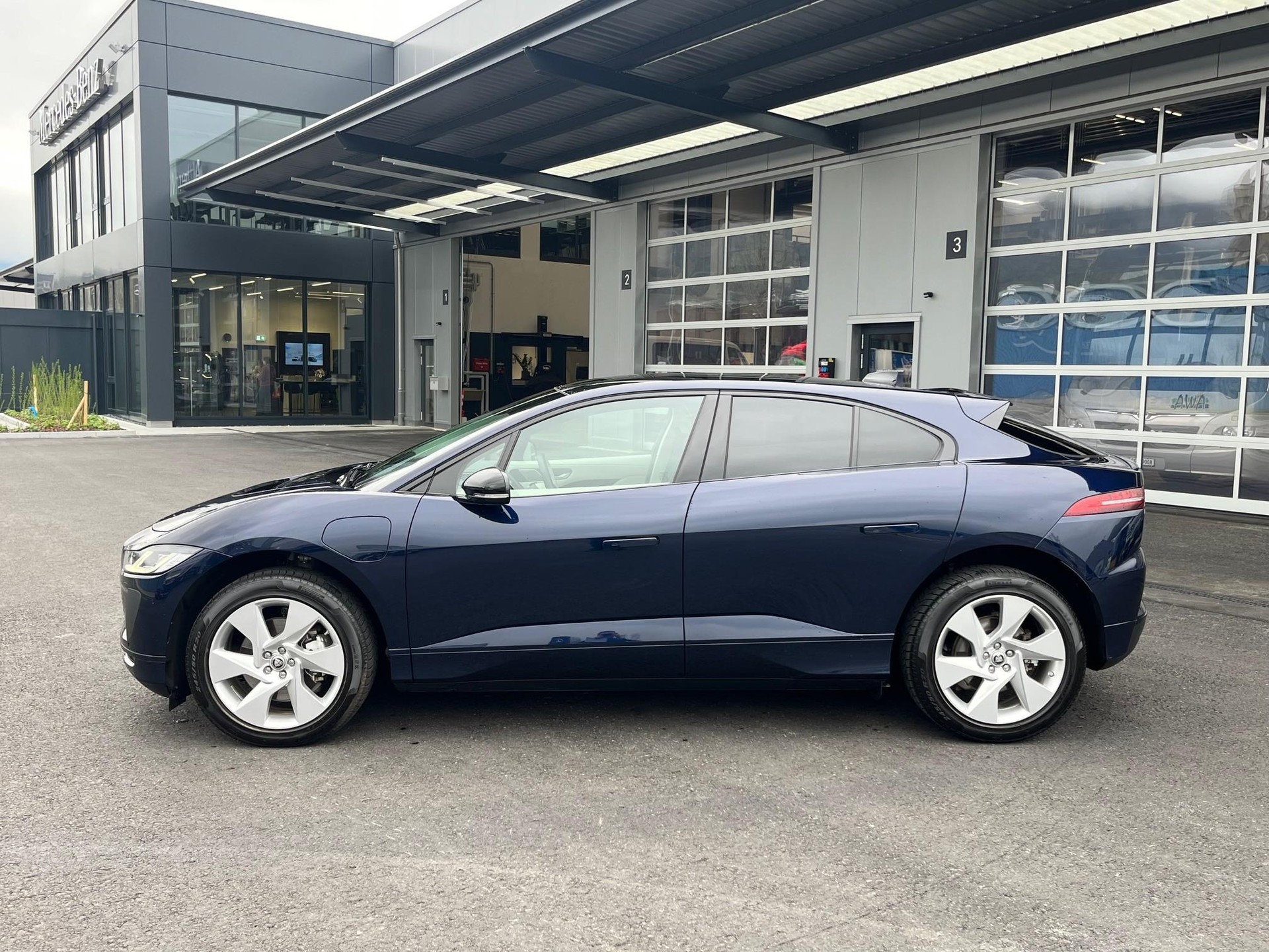 JAGUAR I-Pace EV400 R-Dynamic SE AWD-showroom-element-1