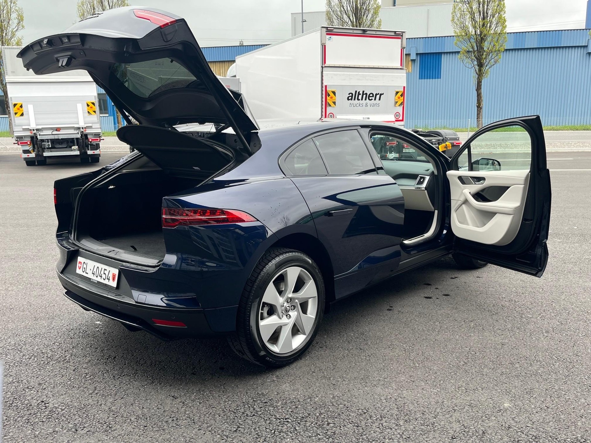 JAGUAR I-Pace EV400 R-Dynamic SE AWD-showroom-element-3
