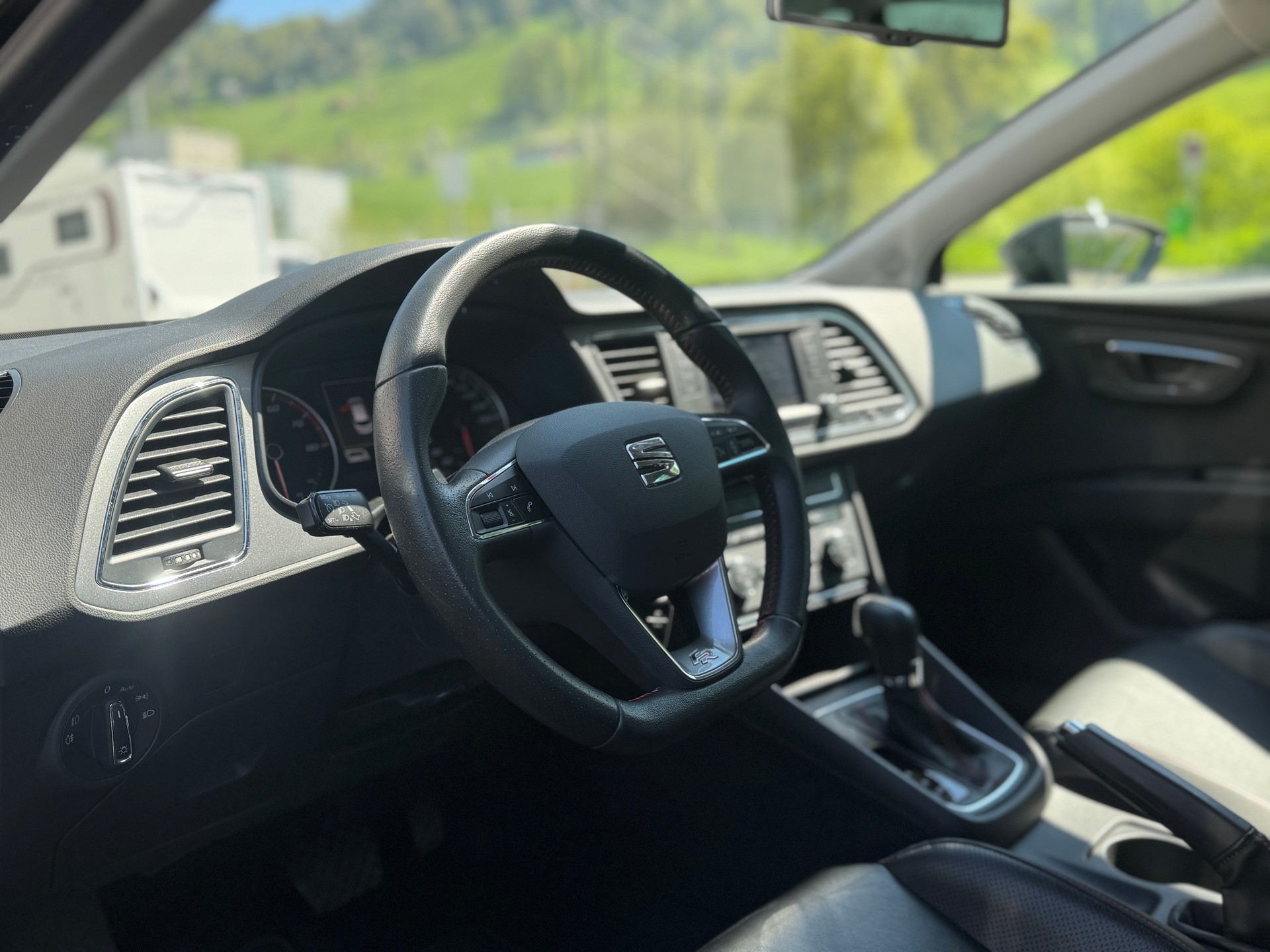 SEAT Leon ST 1.8 TSI FR DSG-image-15