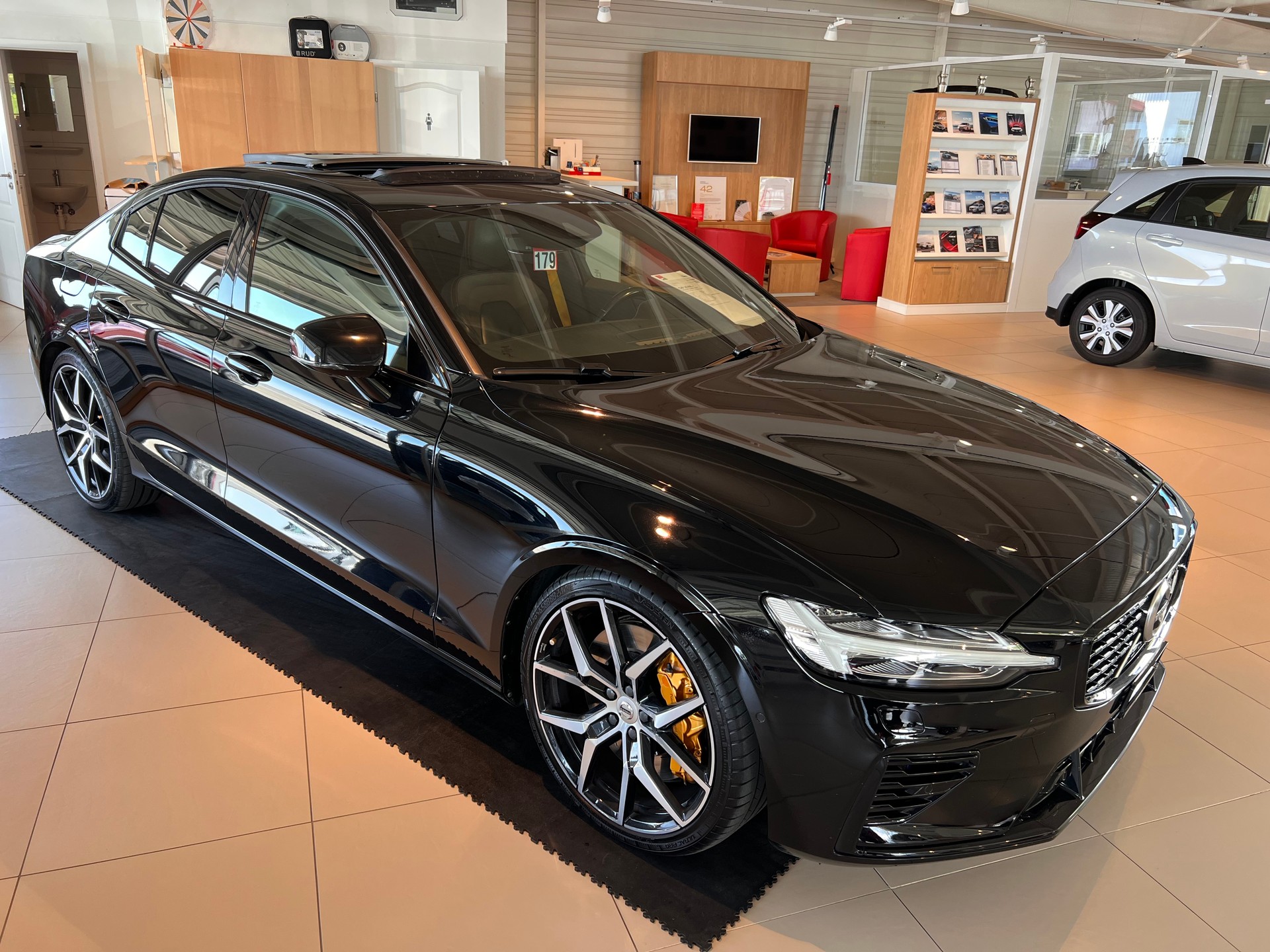 VOLVO S60 T8 eAWD Polestar