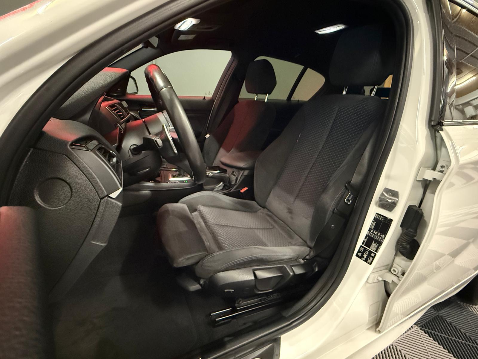 BMW M140i xDrive Steptronic-image-9