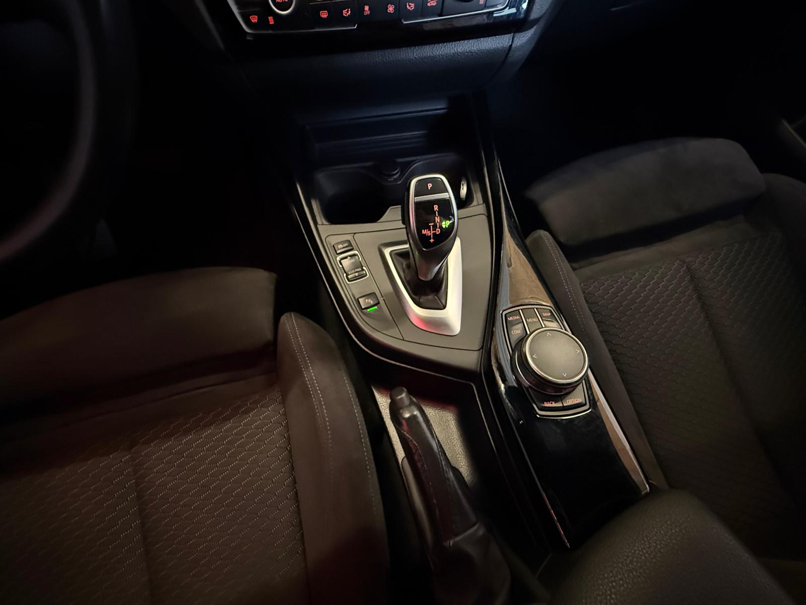 BMW M140i xDrive Steptronic-image-23