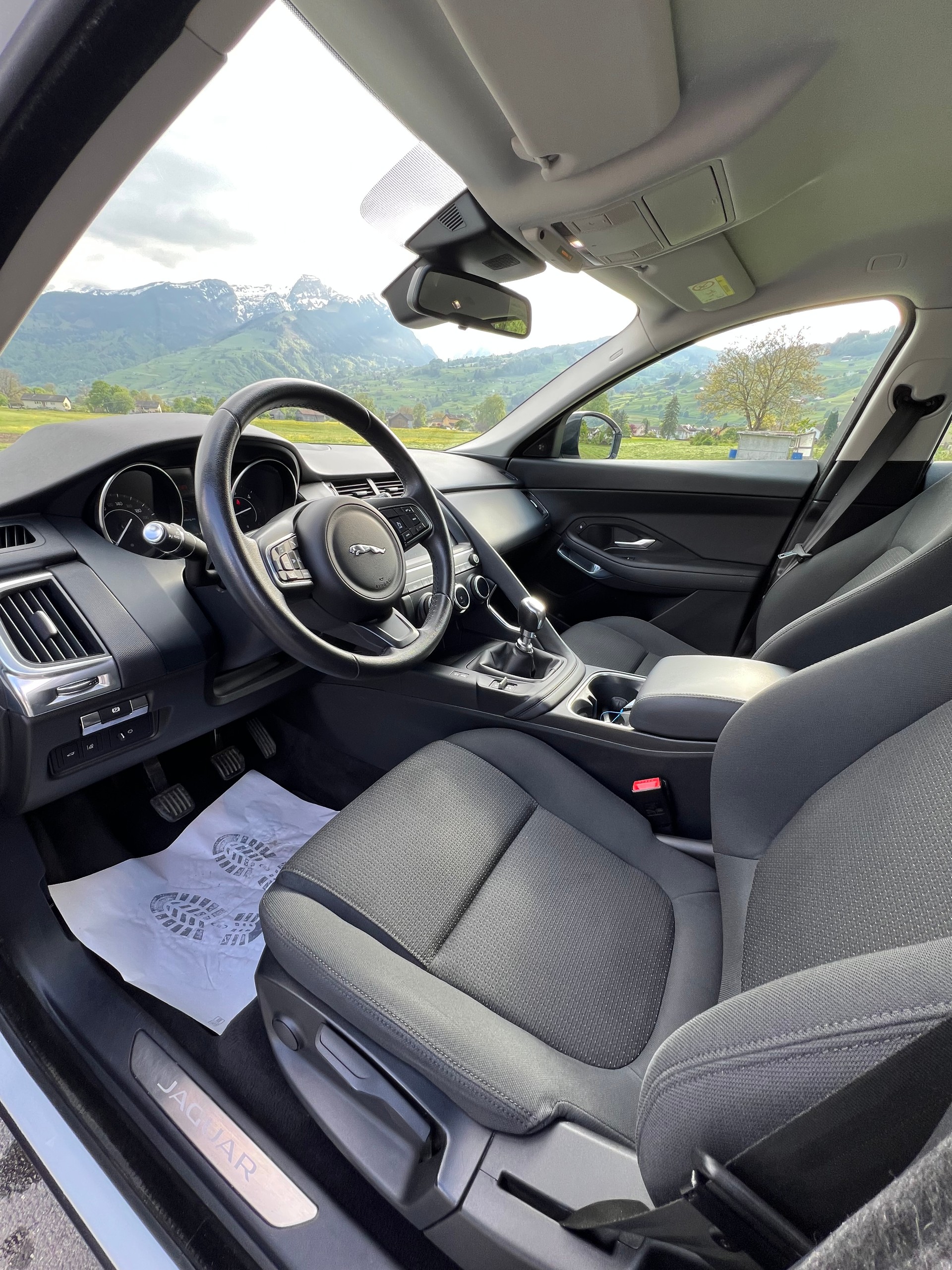 JAGUAR E-Pace 2.0d D150 R-Dynamic S (CHF149.10/Monat)-image-9