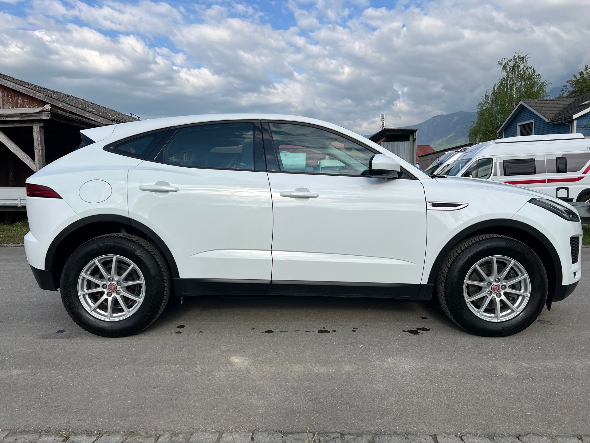 JAGUAR E-Pace 2.0d D150 R-Dynamic S (CHF149.10/Monat)-image-7