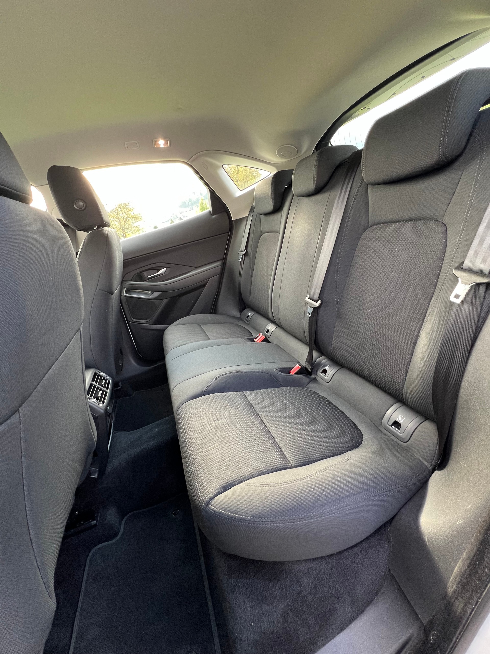 JAGUAR E-Pace 2.0d D150 R-Dynamic S (CHF149.10/Monat)-image-10