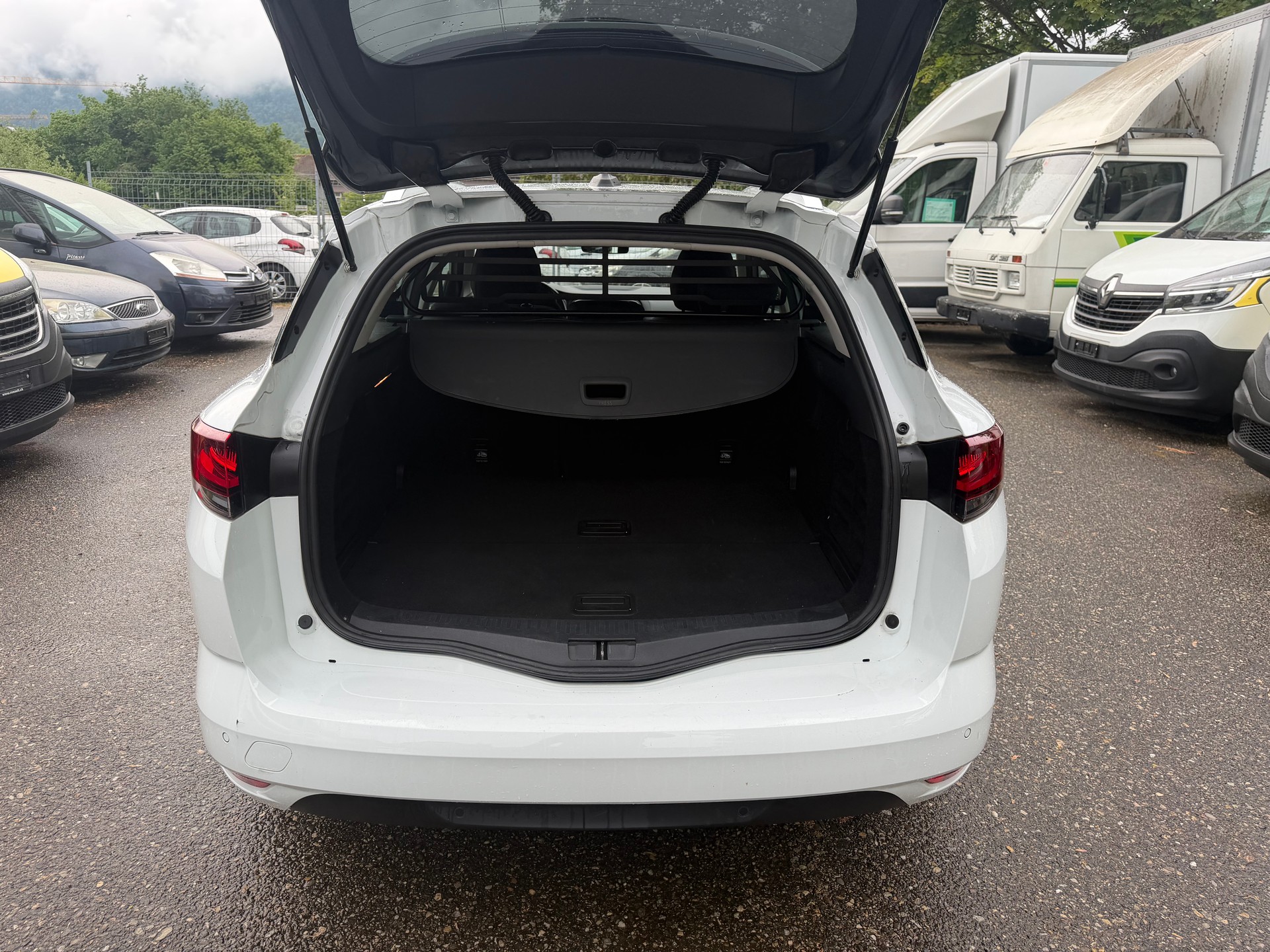 RENAULT Mégane Grandtour 1.5 dCi Zen EDC * Gr. Navi * Klima-auto * PDC V+H * Tempomat * Frisch Ab MFK-image-13