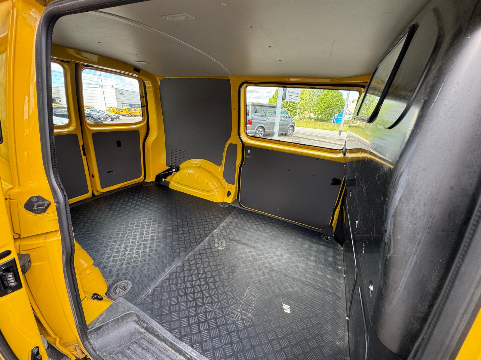 VW T6.1 2.0 TDI Kawa DSG mit 2-Schiebetüren + Klima-image-9