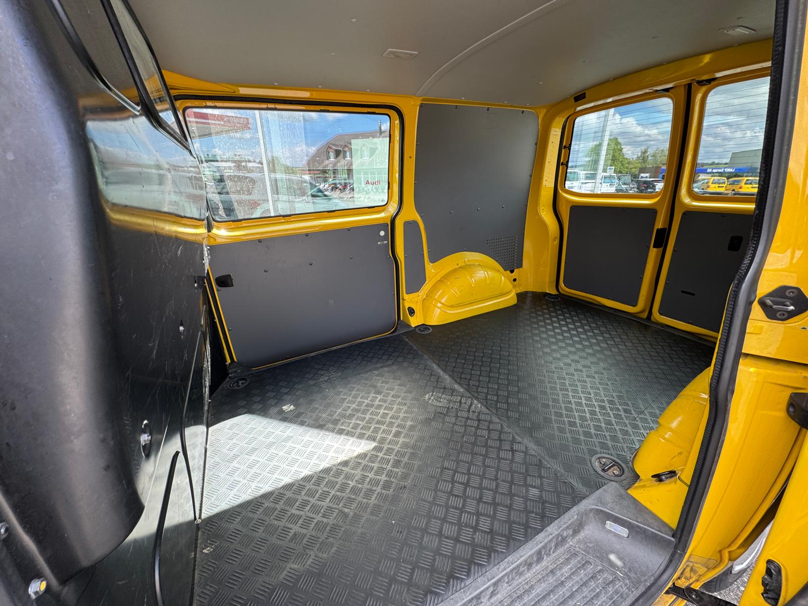 VW T6.1 2.0 TDI Kawa DSG mit 2-Schiebetüren + Klima-image-11