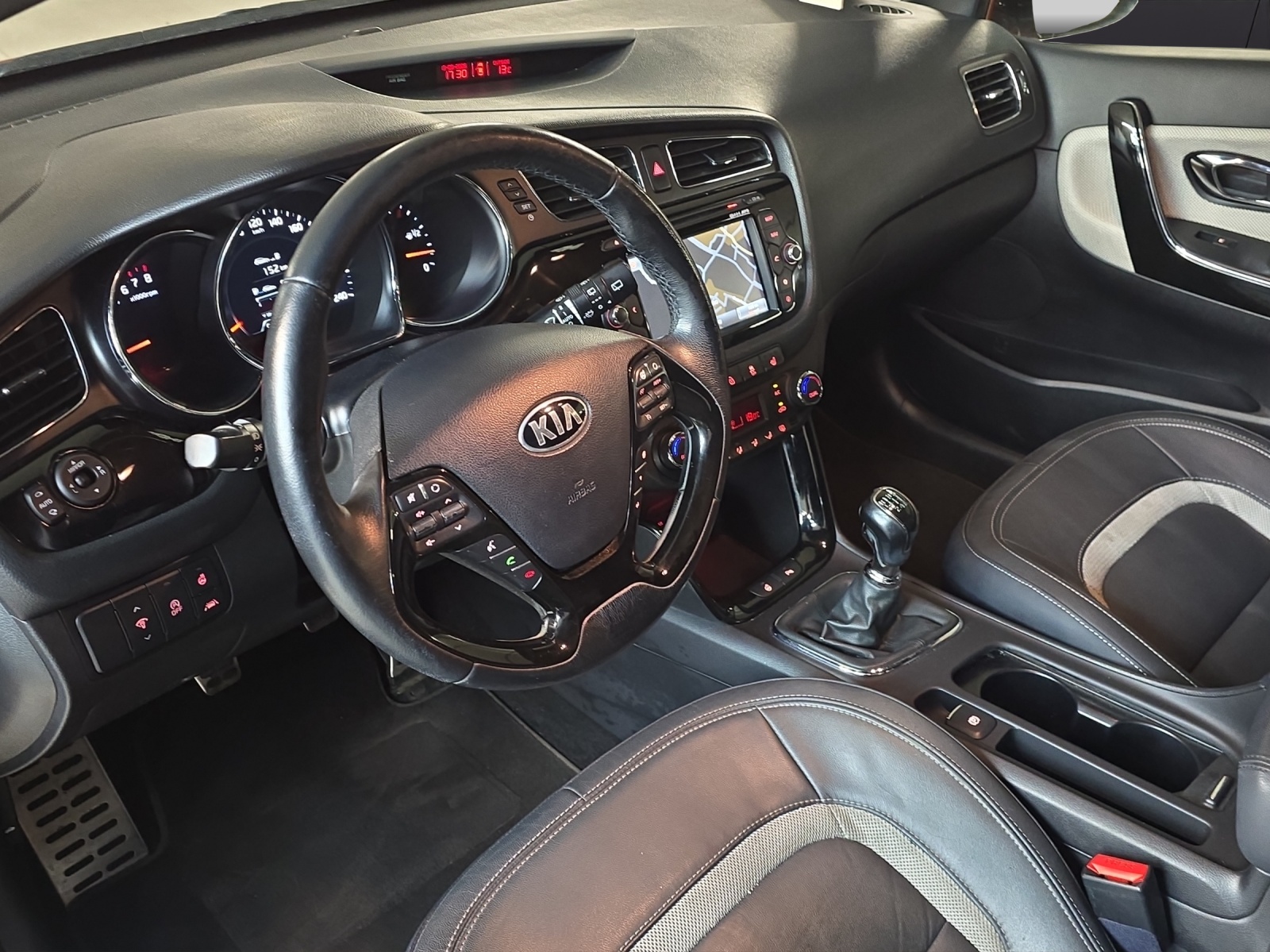 KIA Pro_Cee'd 1.6 GDi-image-9