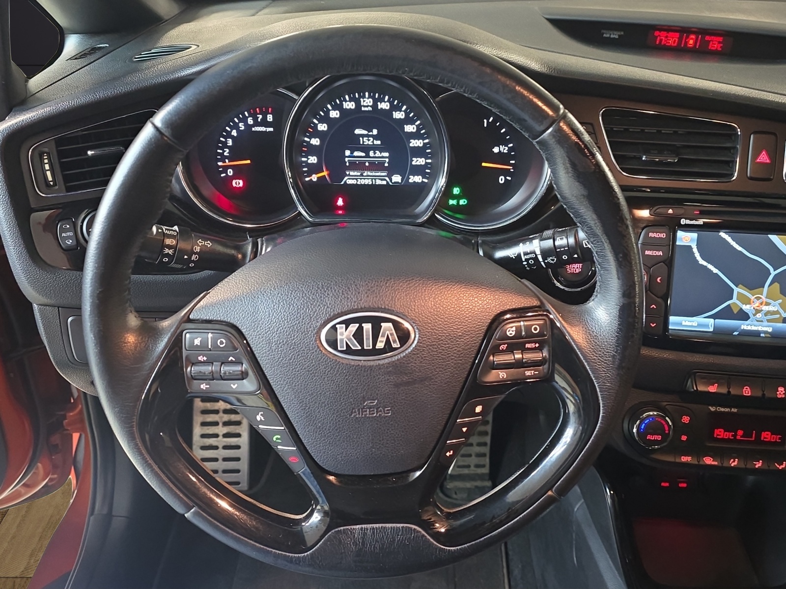 KIA Pro_Cee'd 1.6 GDi-image-11
