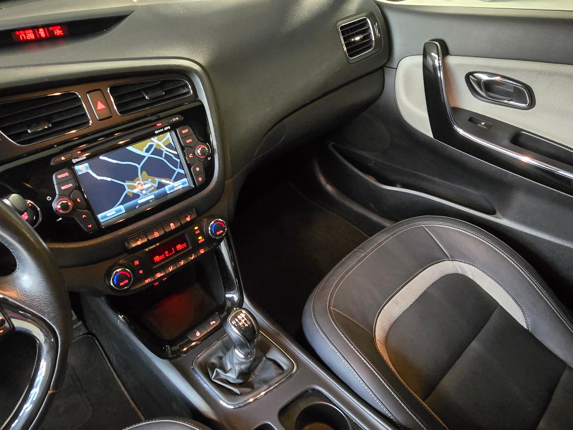 KIA Pro_Cee'd 1.6 GDi-image-10