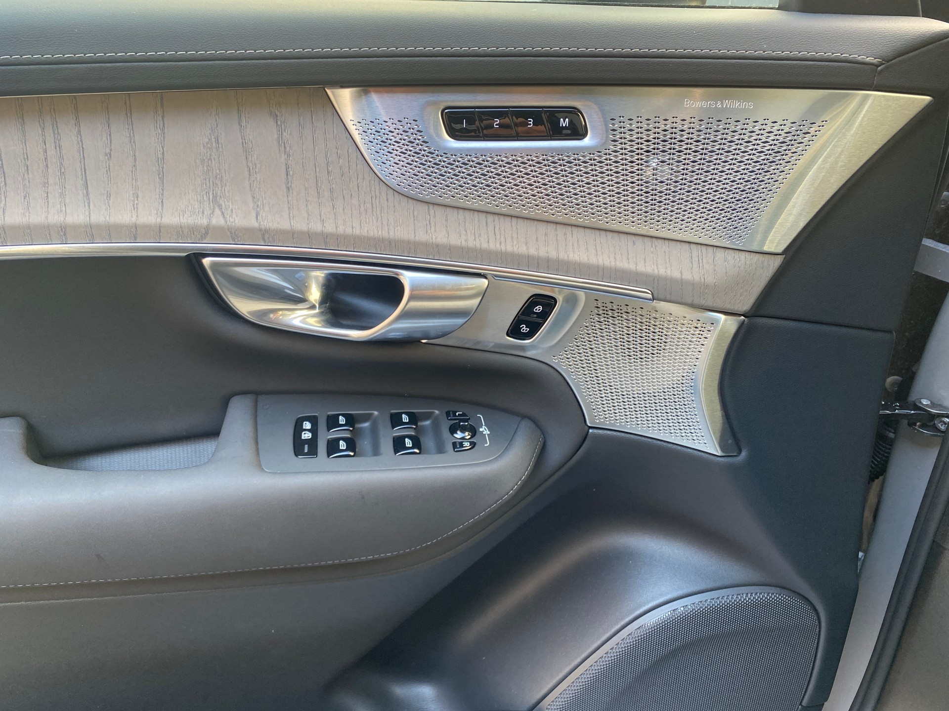 VOLVO XC90 2.0 T8 TE Ultra Bright eAWD-image-6