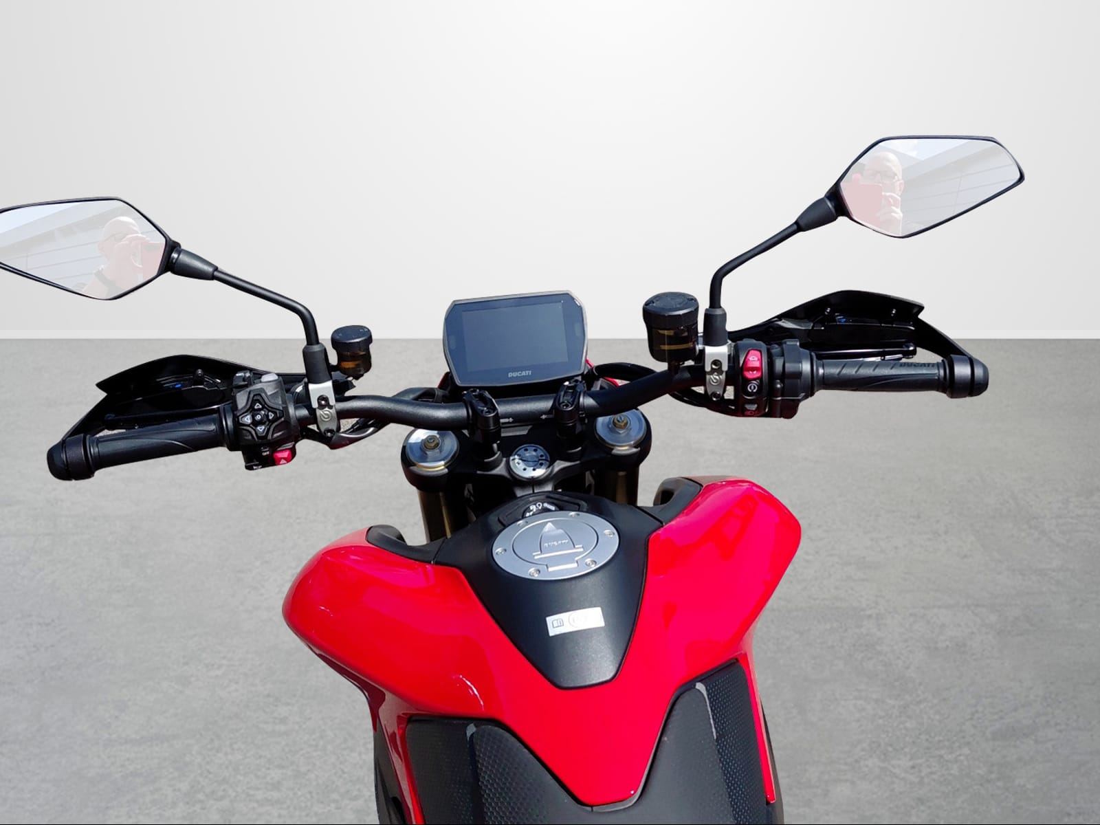 DUCATI HYPERMOTARD V2-image-1