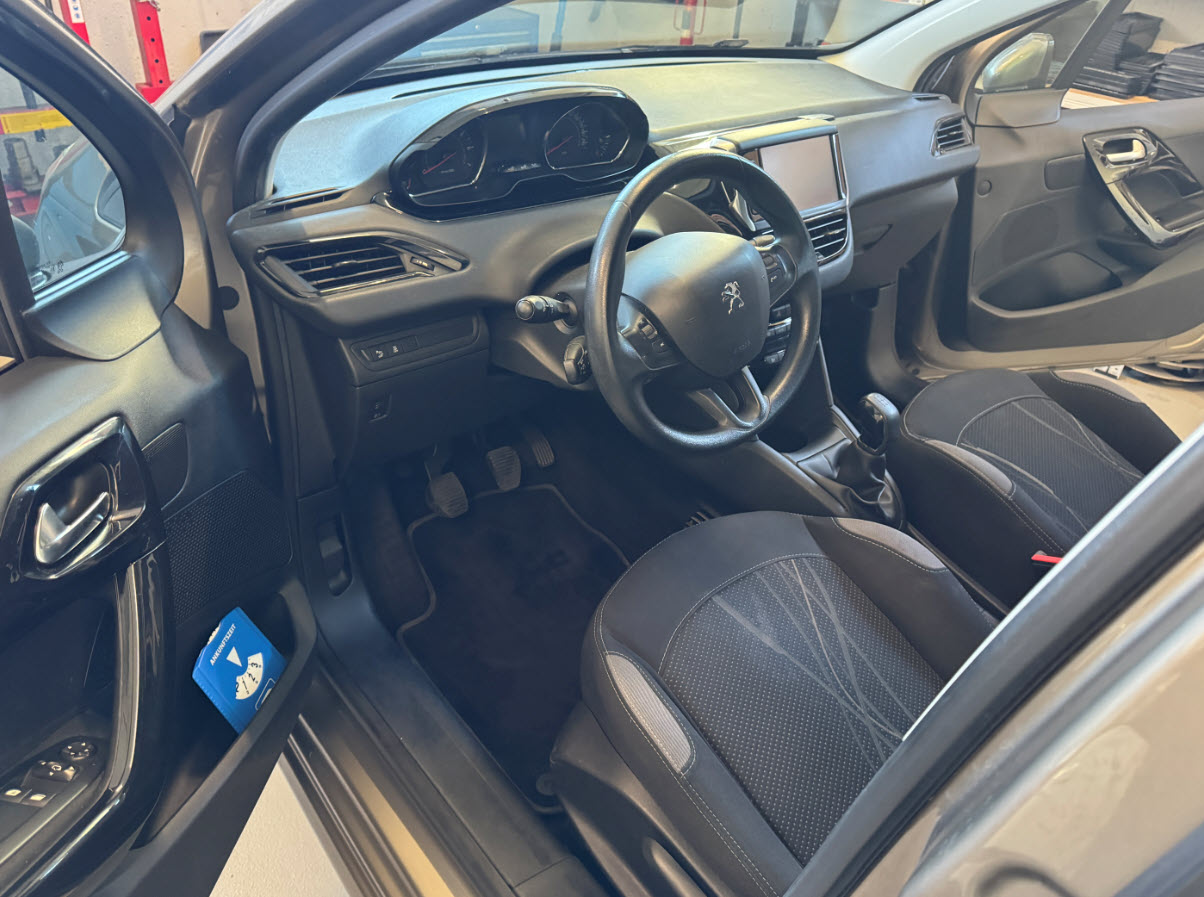 PEUGEOT 208 1.2 VTI Active-image-6
