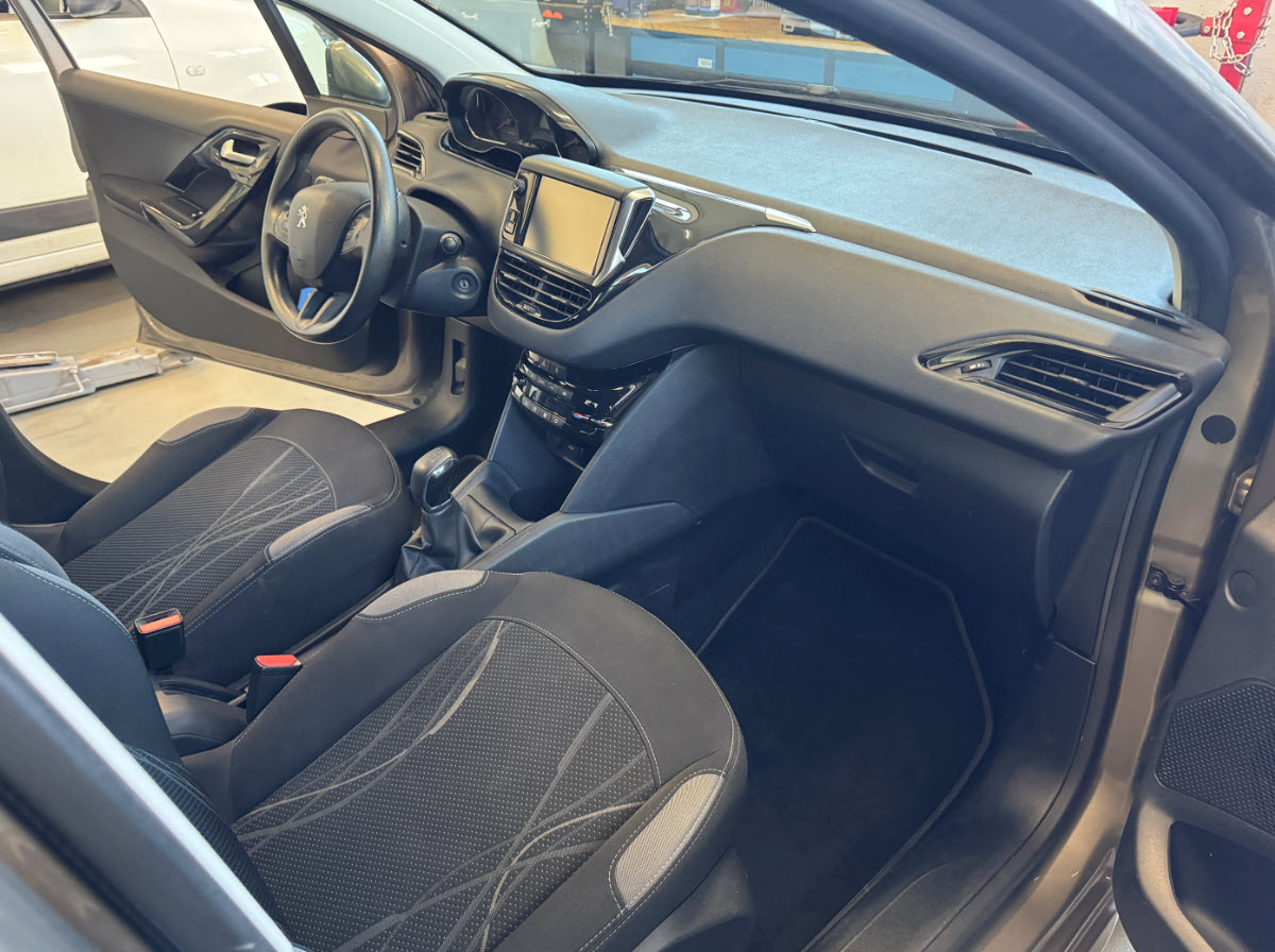 PEUGEOT 208 1.2 VTI Active-image-4