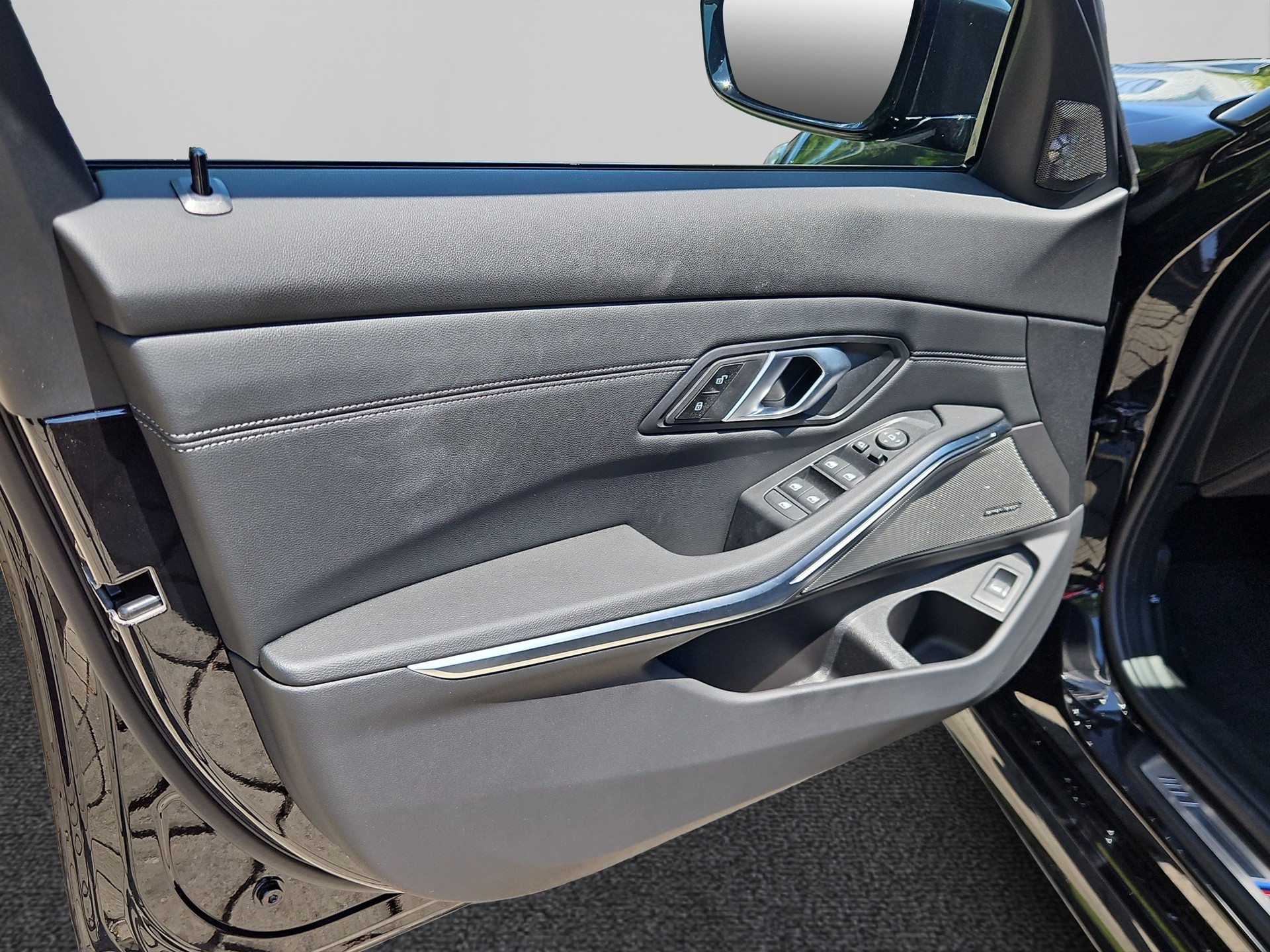 BMW 320d xDrive 48V Steptronic M Sport-image-19