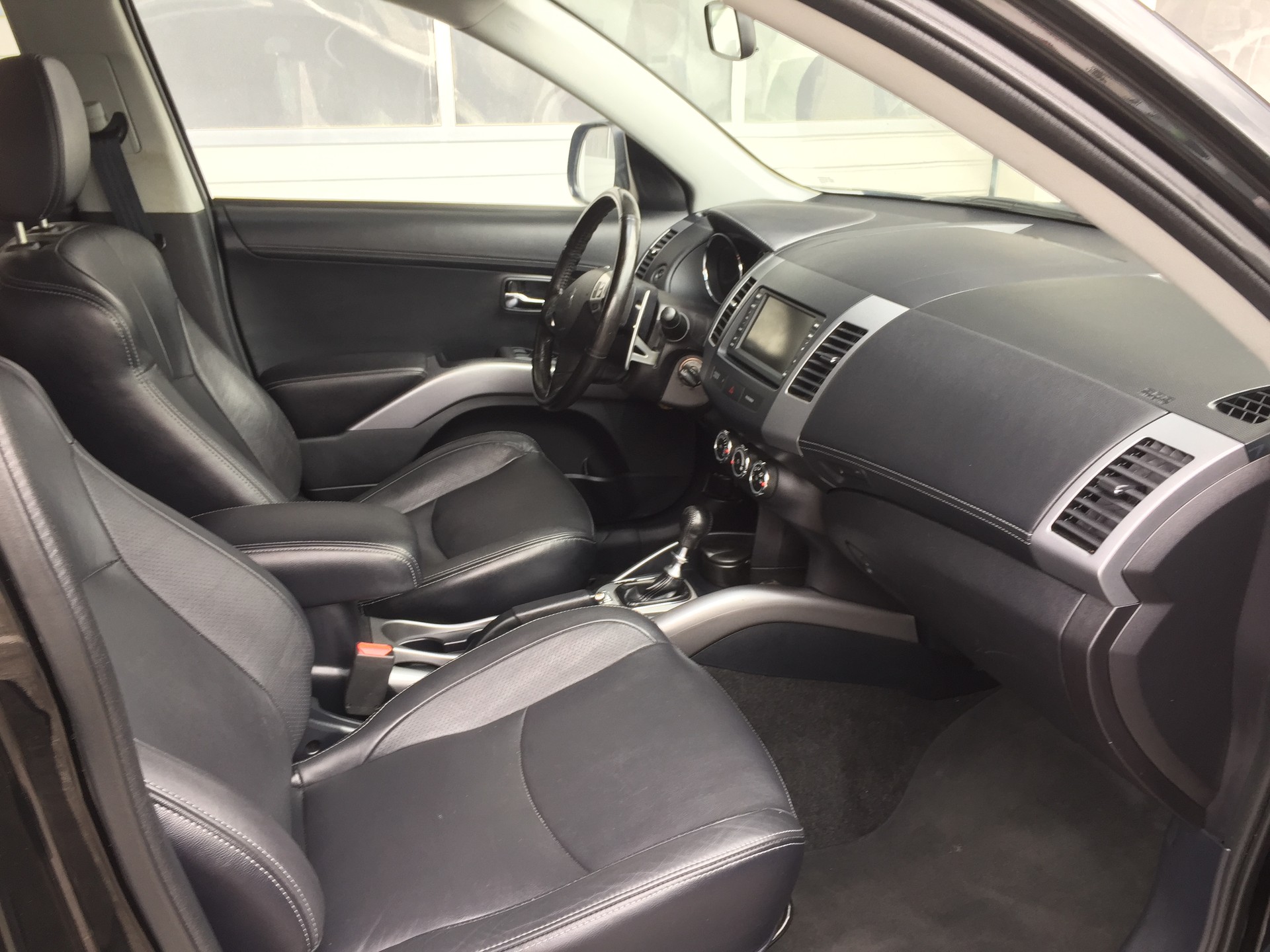 PEUGEOT 4007 2.2 HDi Platinum Edition DCS6-image-9