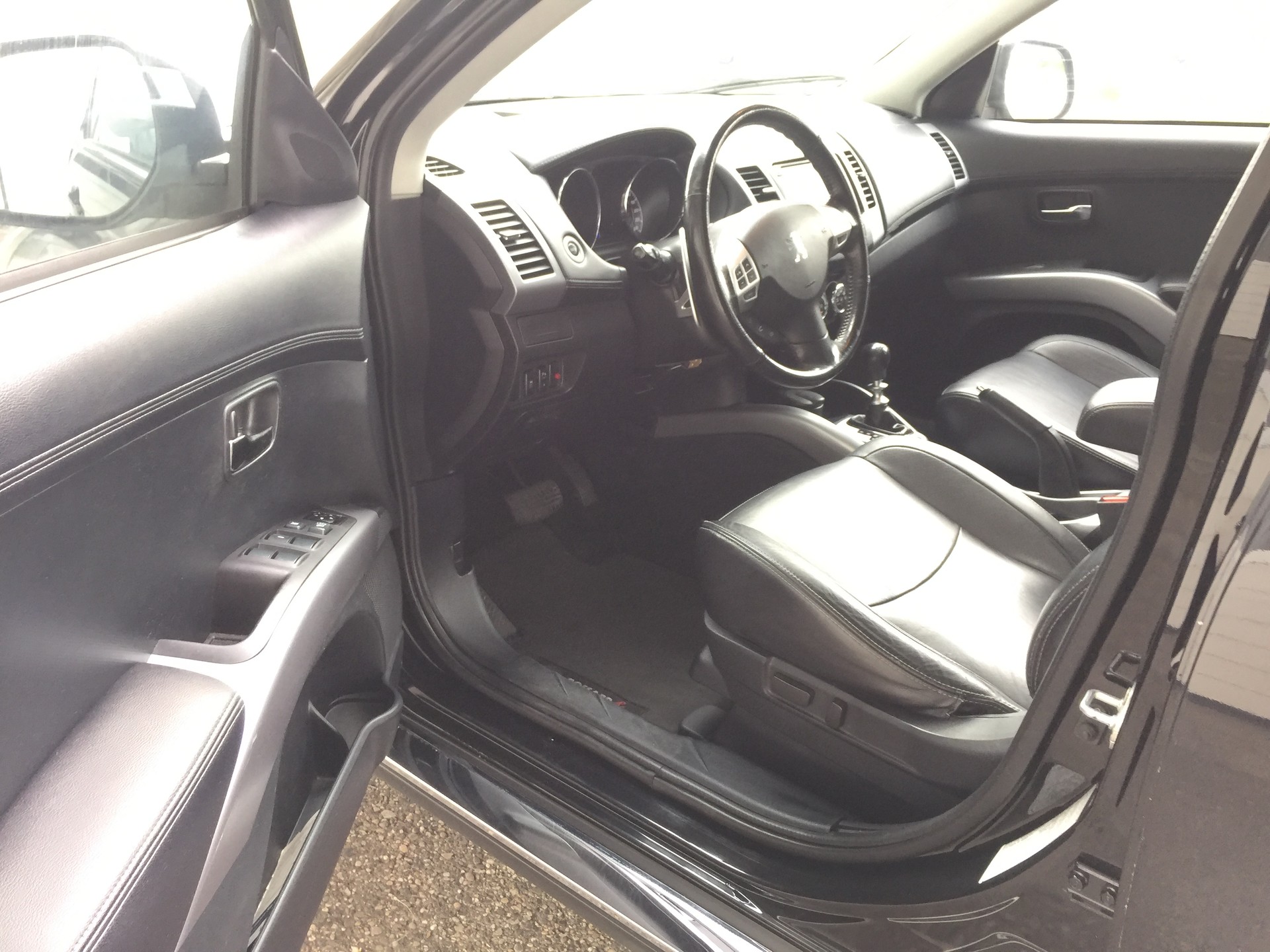 PEUGEOT 4007 2.2 HDi Platinum Edition DCS6-image-14