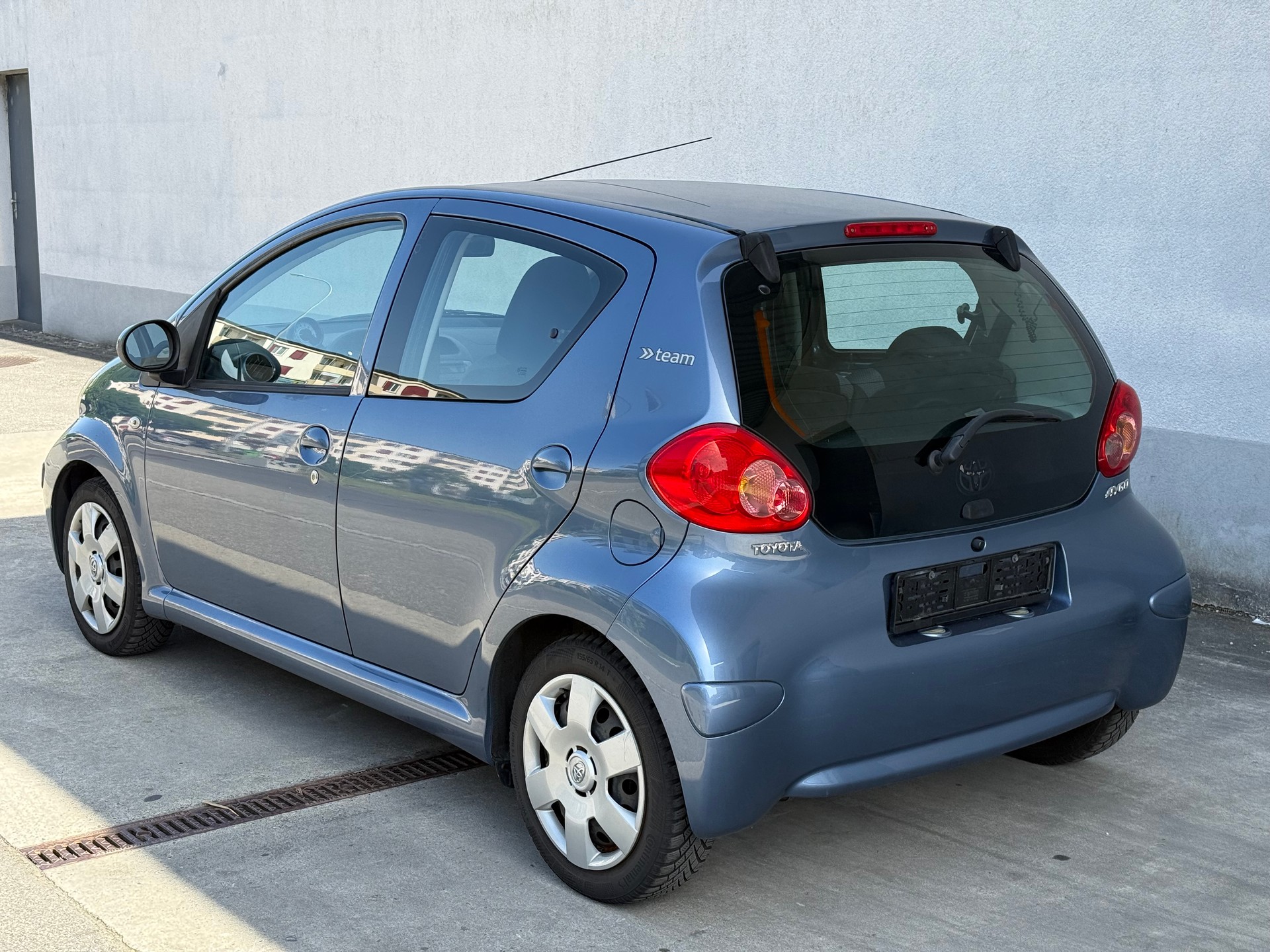 TOYOTA Aygo 1.0 blue-showroom-element-3