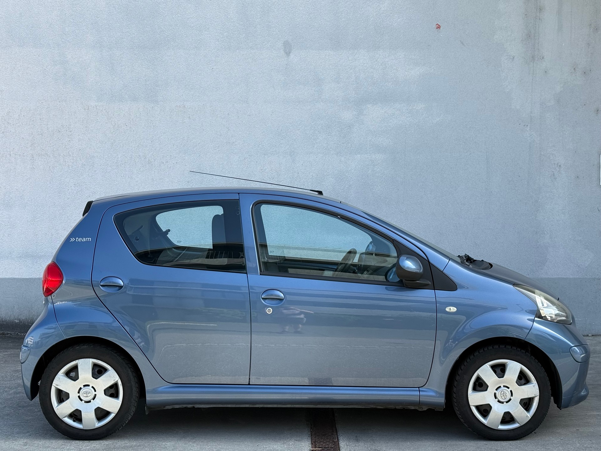 TOYOTA Aygo 1.0 blue-image-5