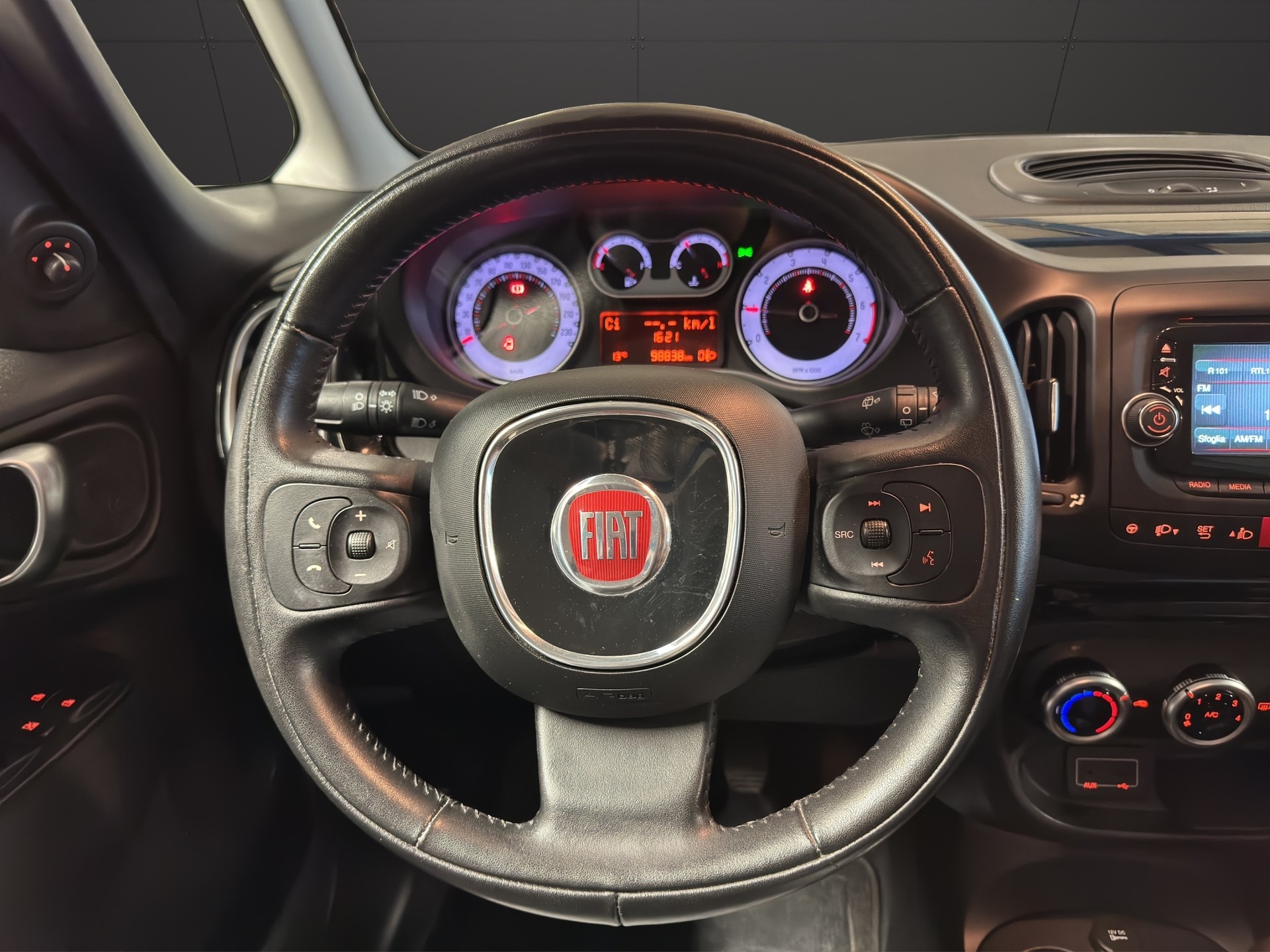 FIAT 500L 1.4 16V Pop Star-image-12
