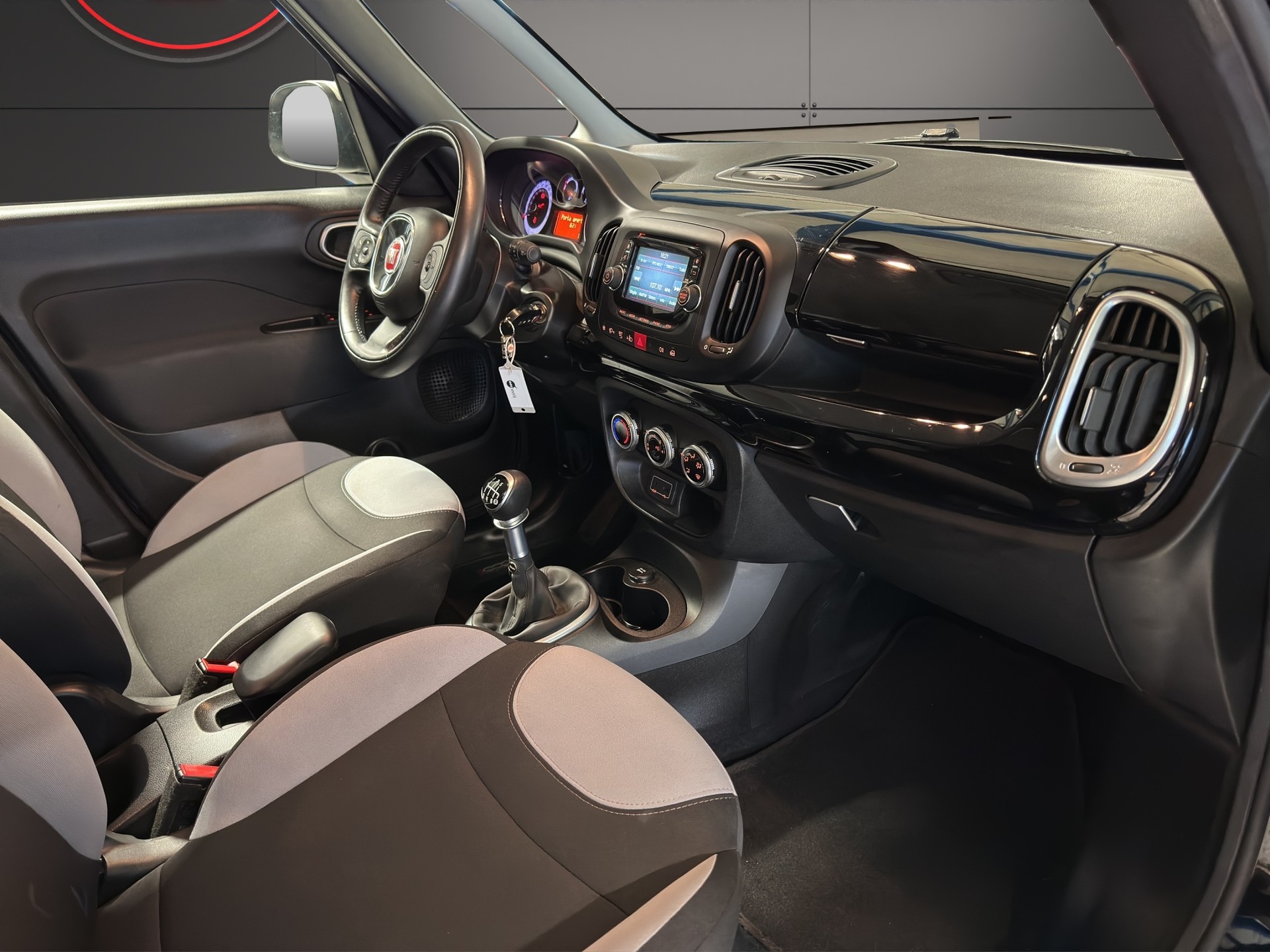 FIAT 500L 1.4 16V Pop Star-image-10