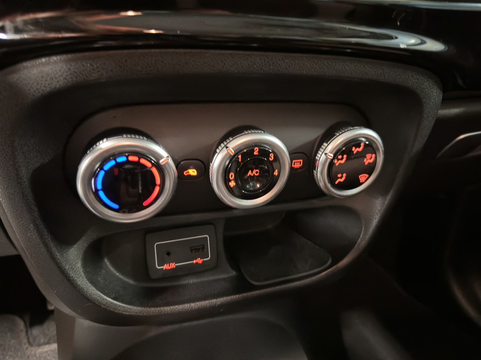 FIAT 500L 1.4 16V Pop Star-image-14