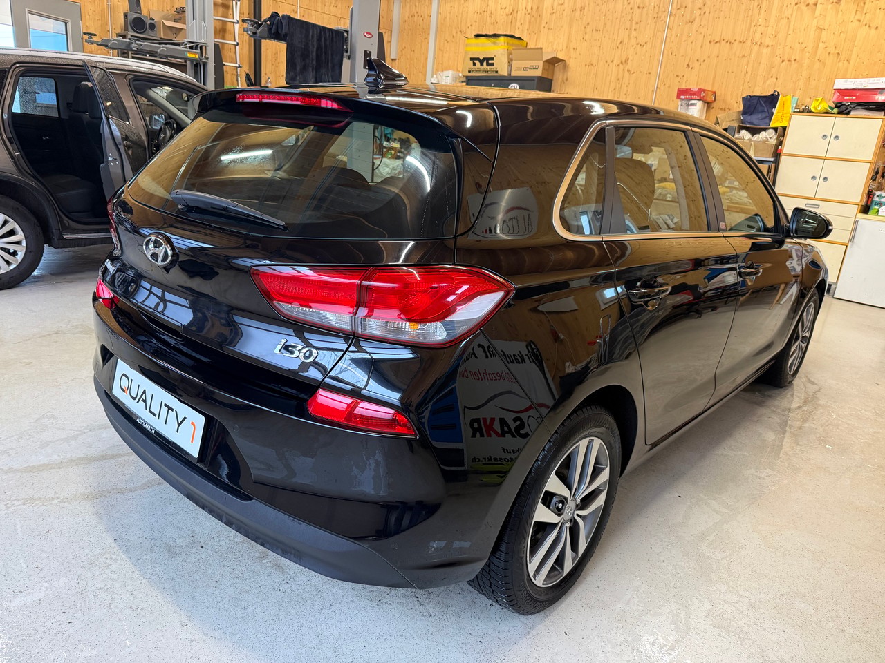 HYUNDAI i30 1.6 CRDi Launch-showroom-element-3