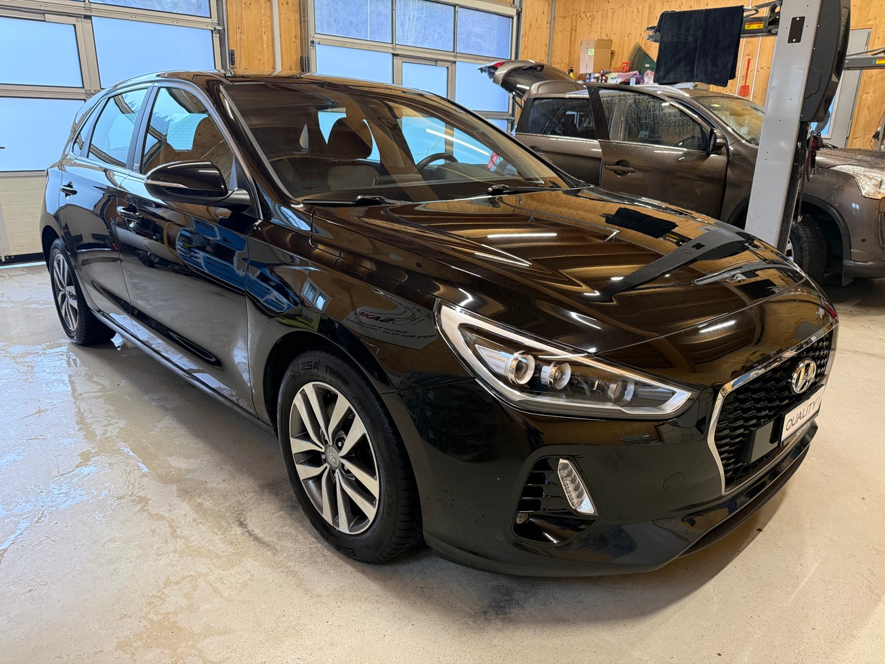 HYUNDAI i30 1.6 CRDi Launch-showroom-element-2