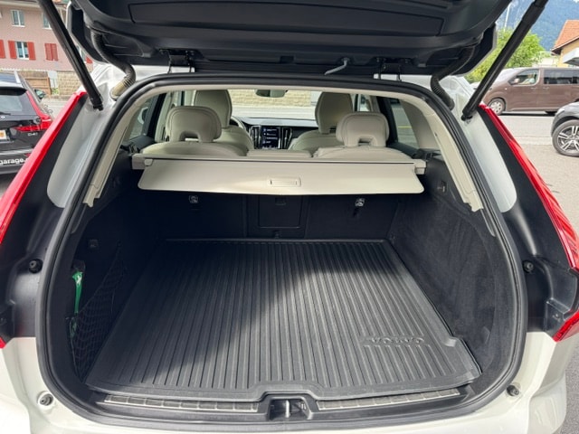 VOLVO XC60 2.0 B4 MH Inscription AWD-image-15