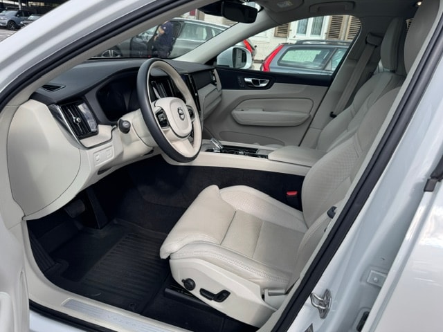 VOLVO XC60 2.0 B4 MH Inscription AWD-image-7