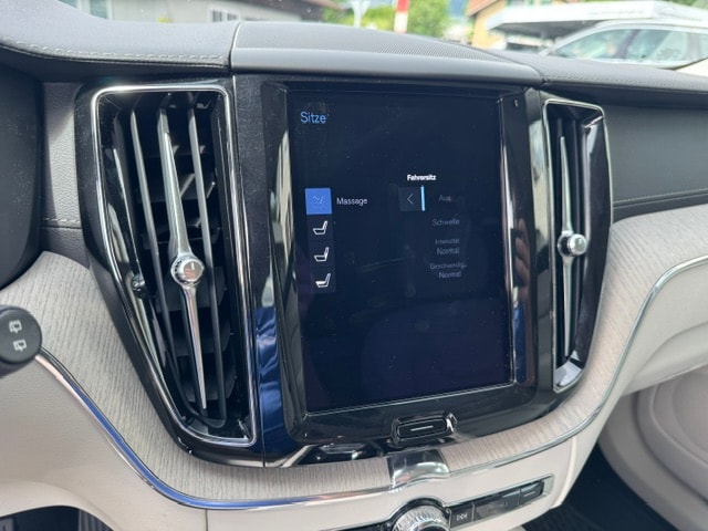 VOLVO XC60 2.0 B4 MH Inscription AWD-image-11