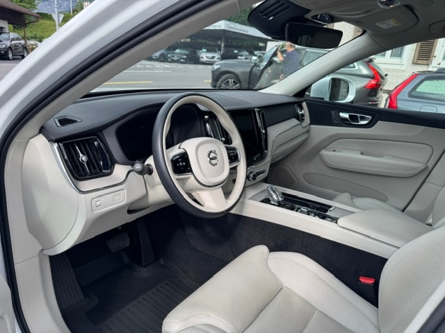 VOLVO XC60 2.0 B4 MH Inscription AWD-image-6