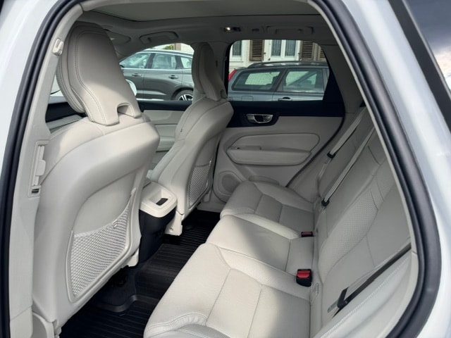 VOLVO XC60 2.0 B4 MH Inscription AWD-image-14