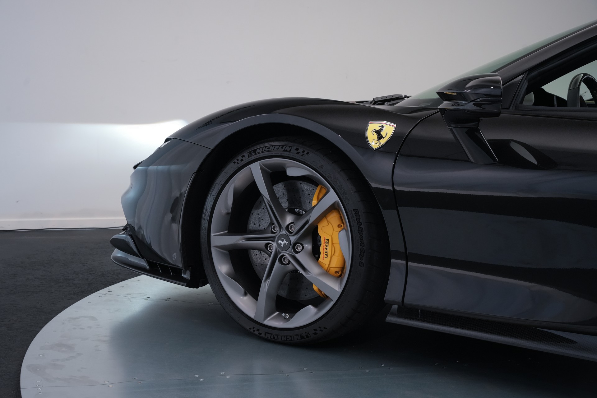 FERRARI SF90 Spider *CH-Fahrzeug* *Nero Daytona* *Carbon*-image-52