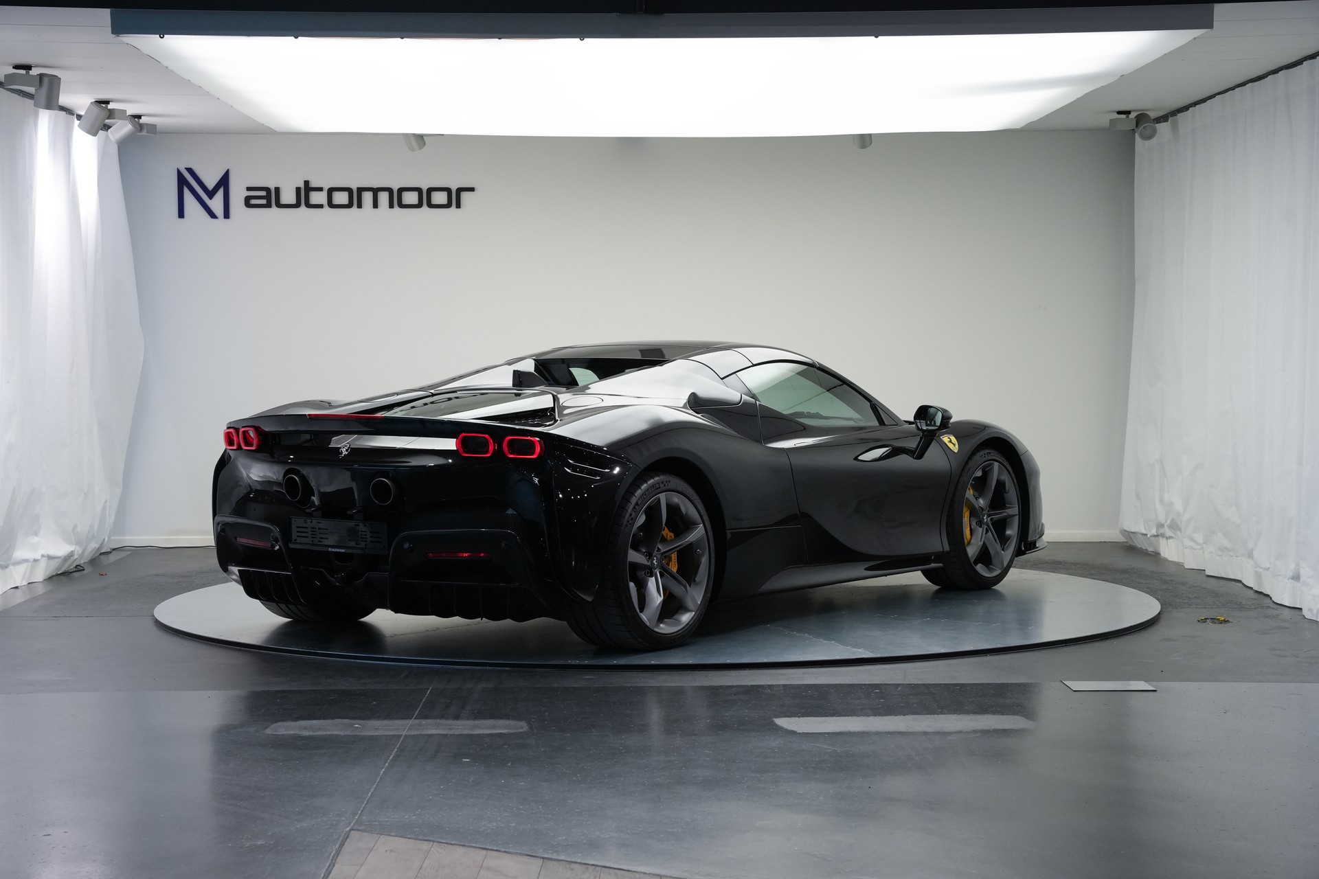 FERRARI SF90 Spider *CH-Fahrzeug* *Nero Daytona* *Carbon*-image-53
