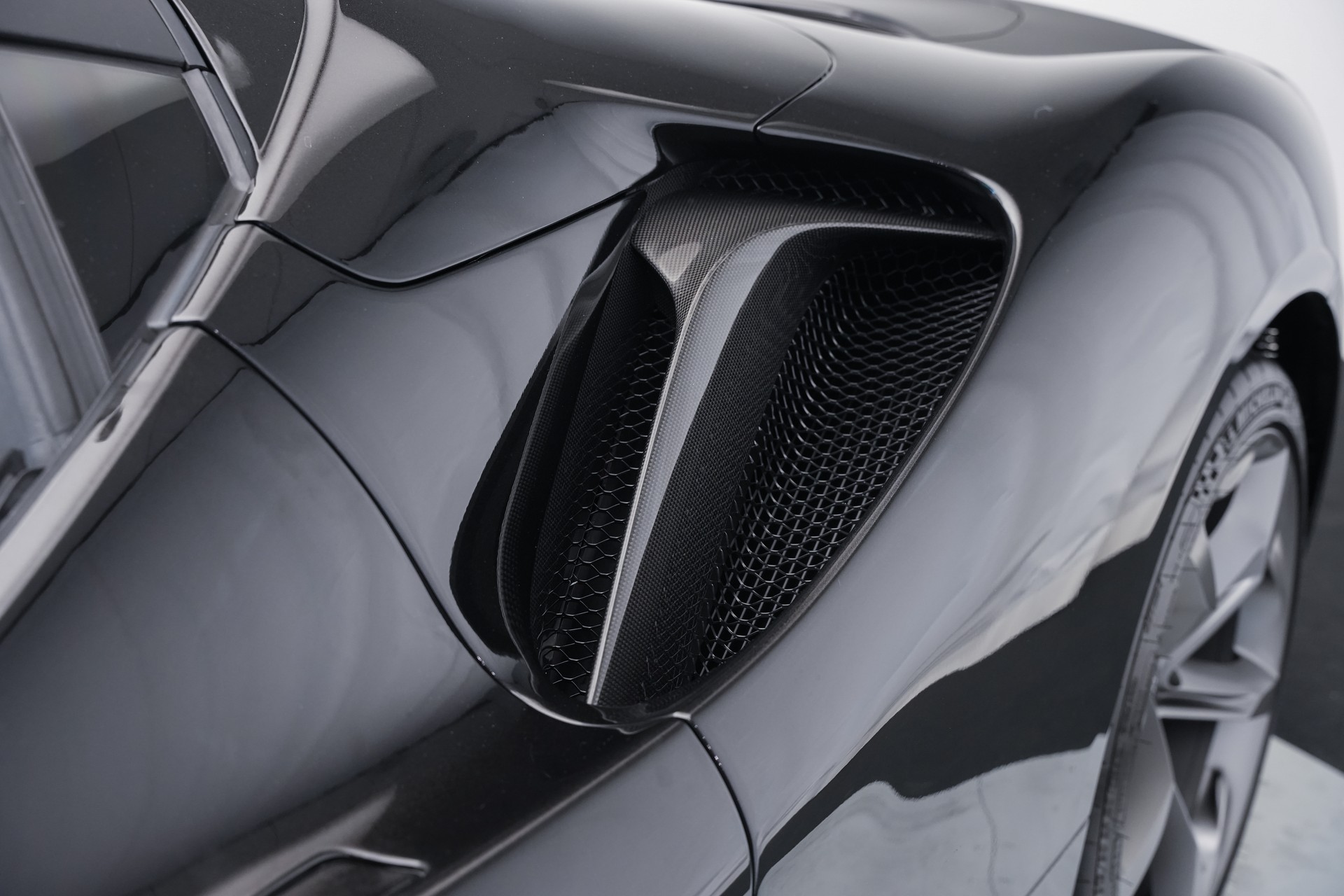 FERRARI SF90 Spider *CH-Fahrzeug* *Nero Daytona* *Carbon*-image-40